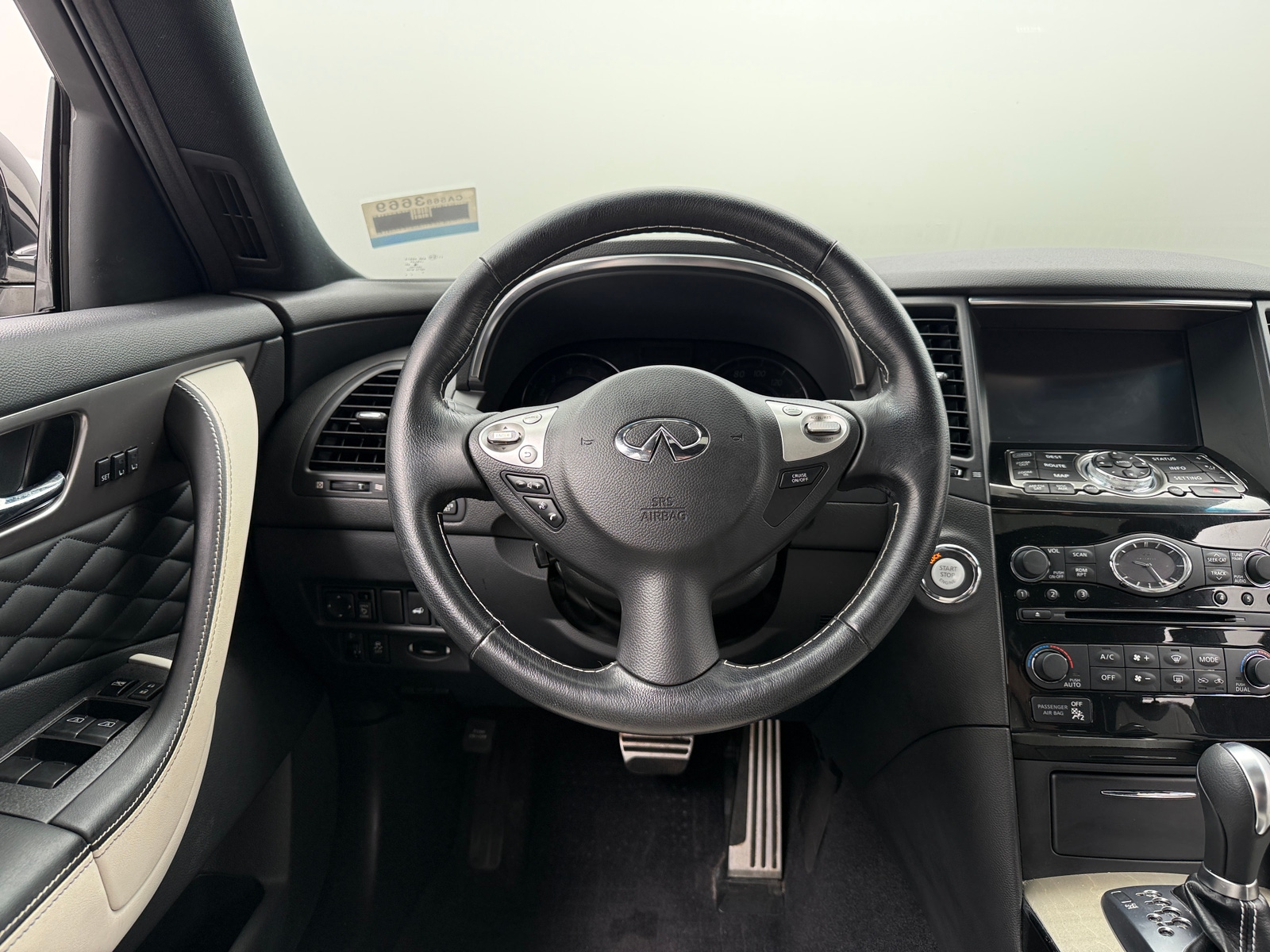 Thumbnail: 2017 INFINITI QX70 - 4