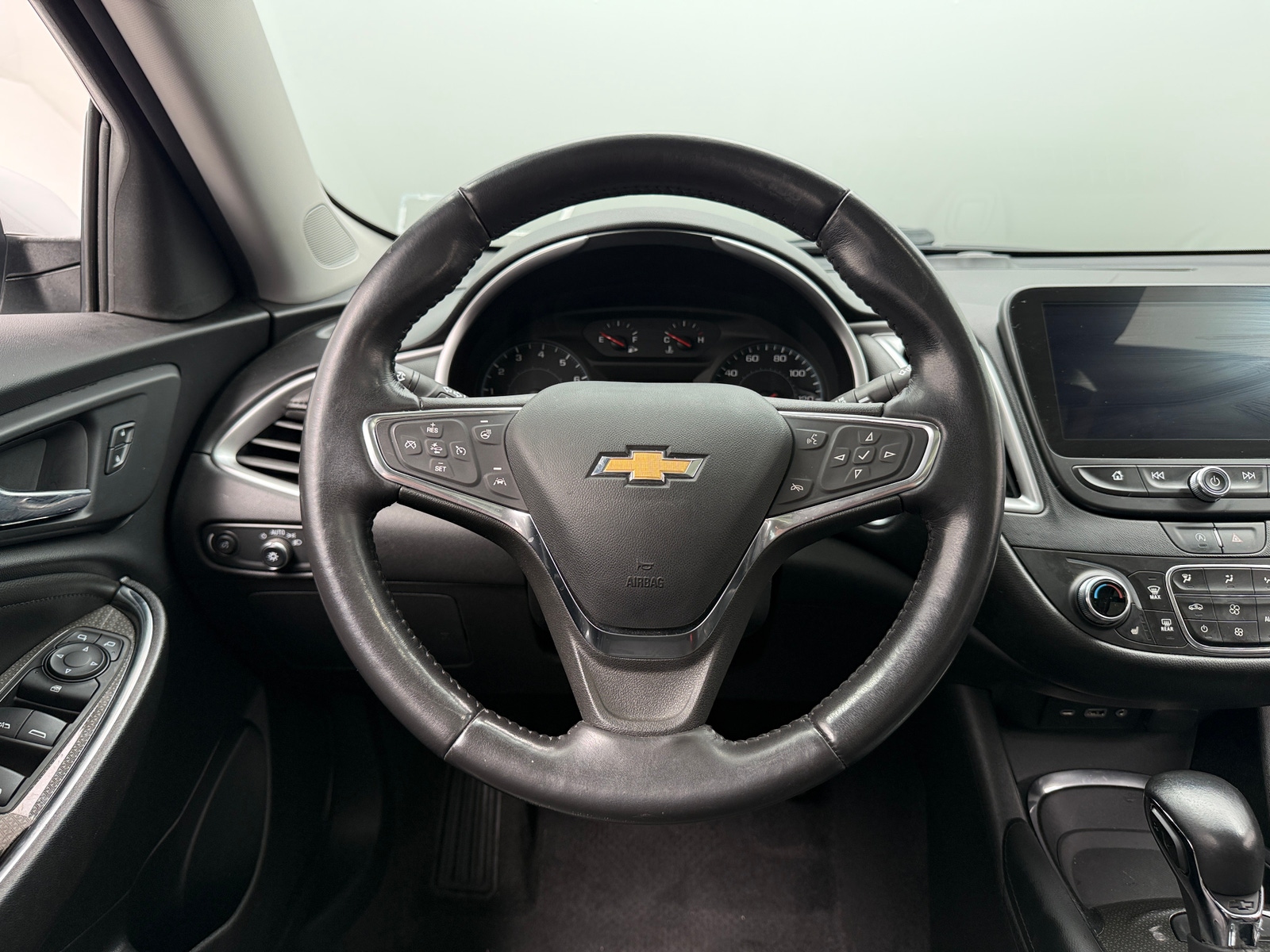 Thumbnail: 2022 Chevrolet Malibu - 4