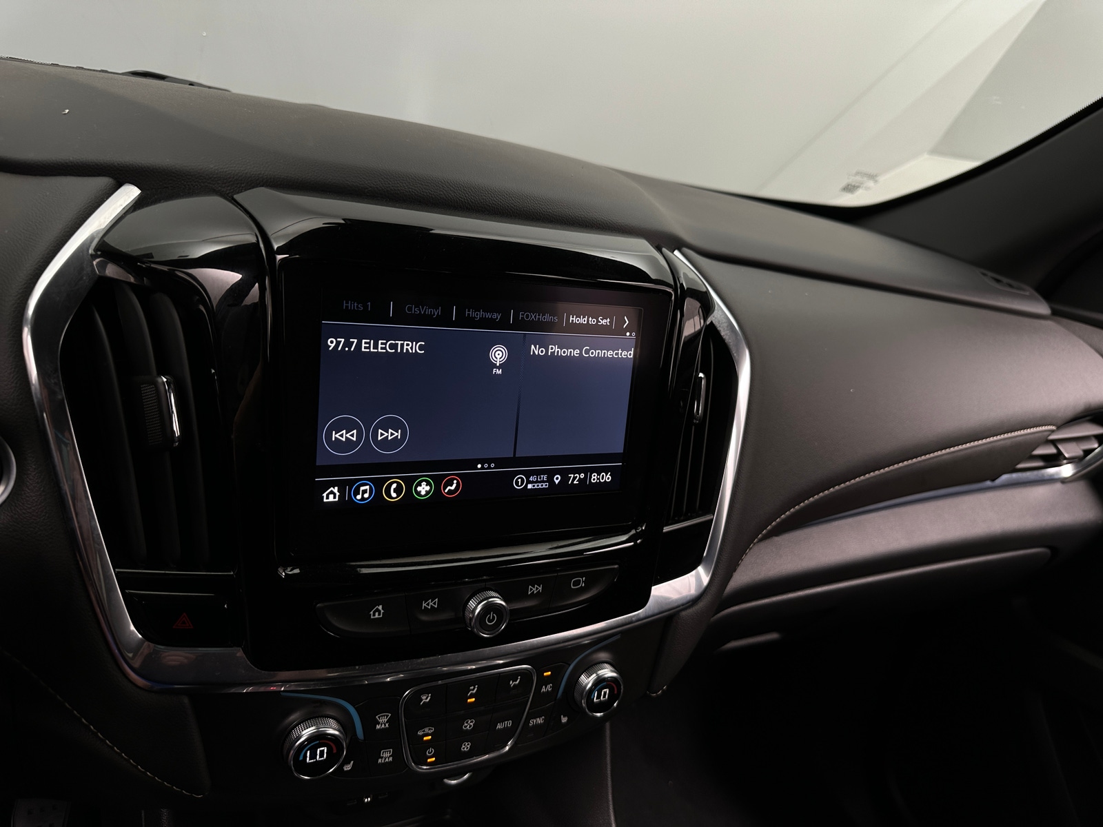 Thumbnail: 2023 Chevrolet Traverse - 3