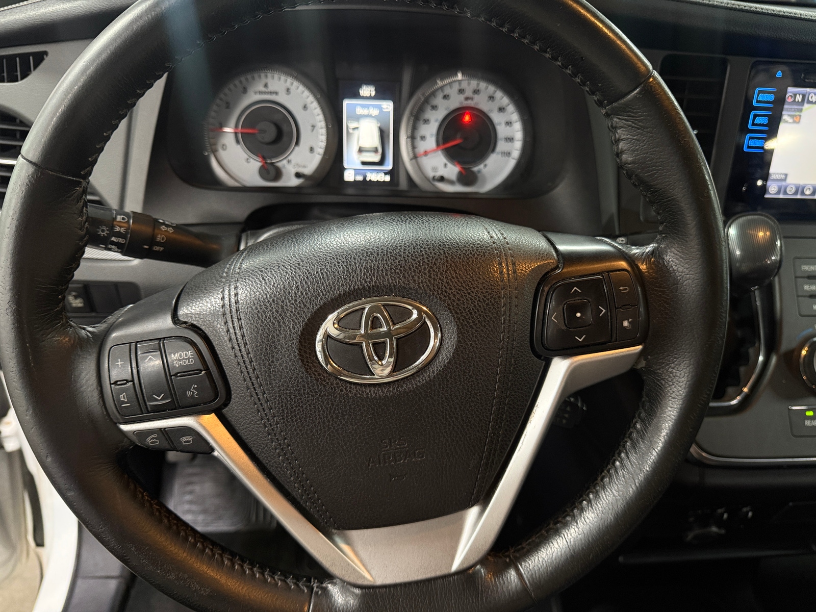 Thumbnail: 2017 Toyota Sienna - 4
