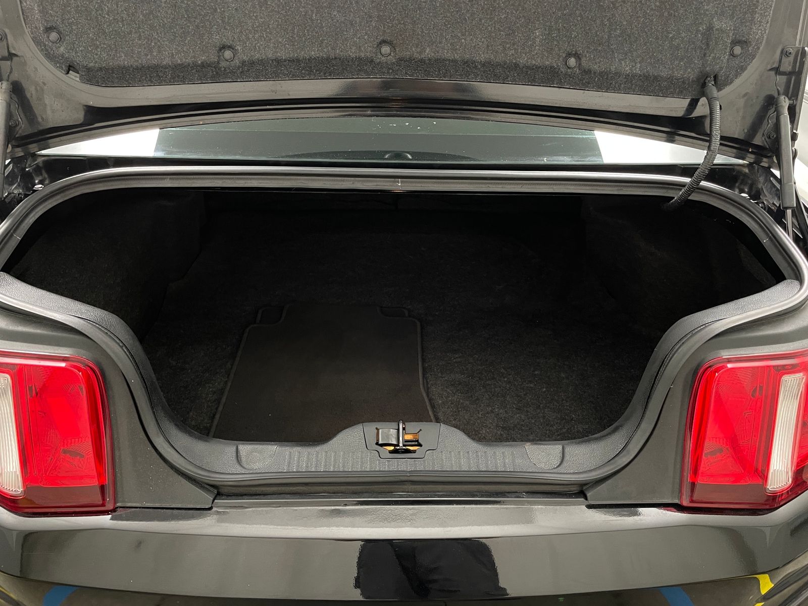 Thumbnail: 2010 Ford Mustang - 5