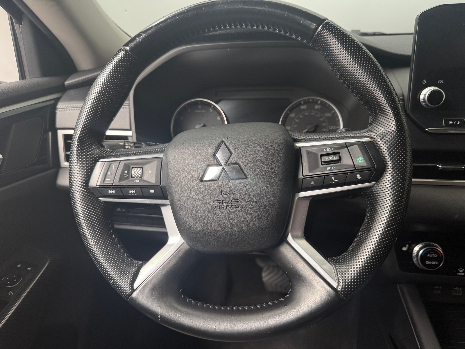 Thumbnail: 2022 Mitsubishi Outlander - 4