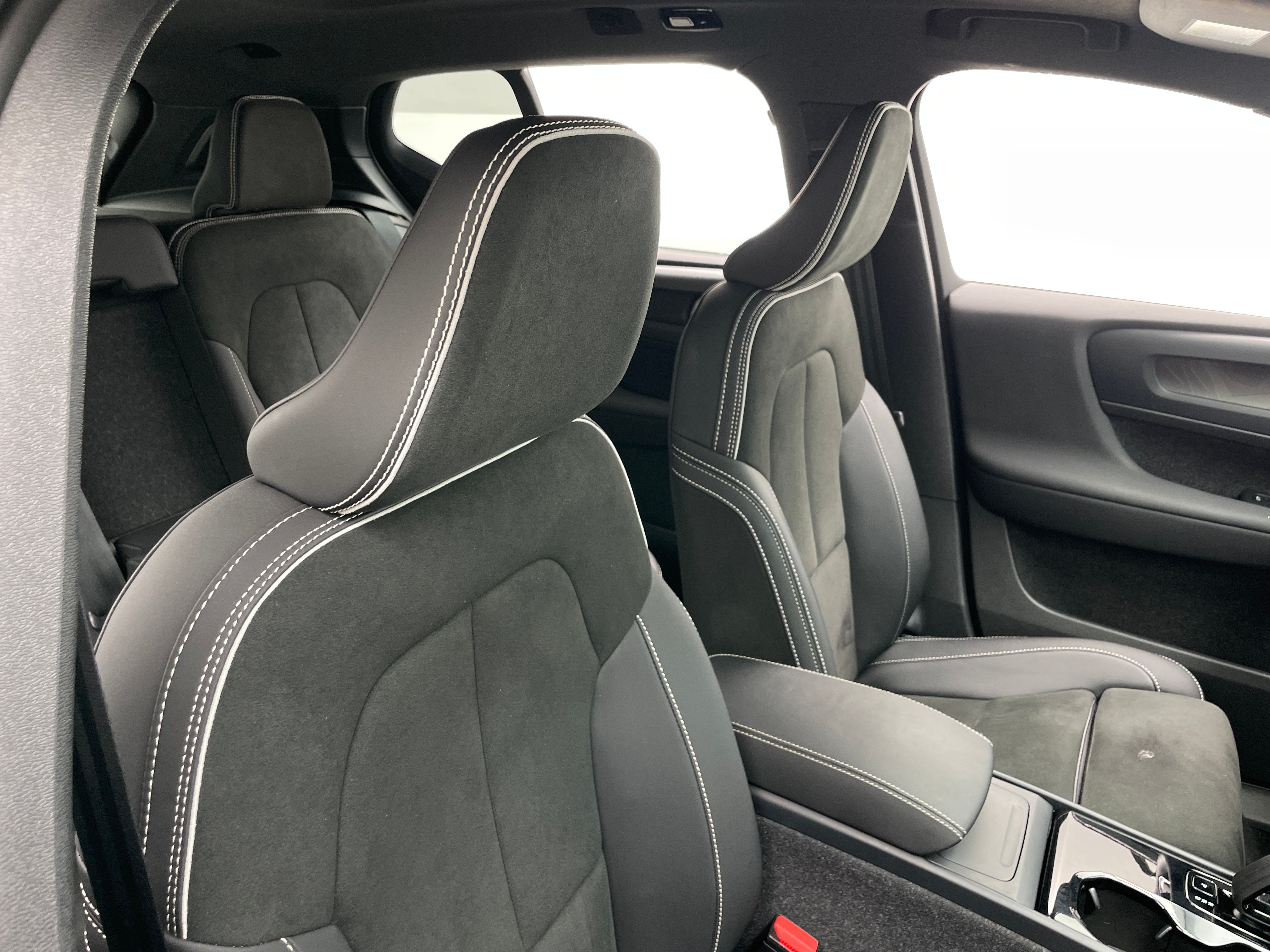 Used 2023 Volvo XC40 Ultimate with VIN YV4ED3UM7P2064606 for sale in Pewaukee, WI