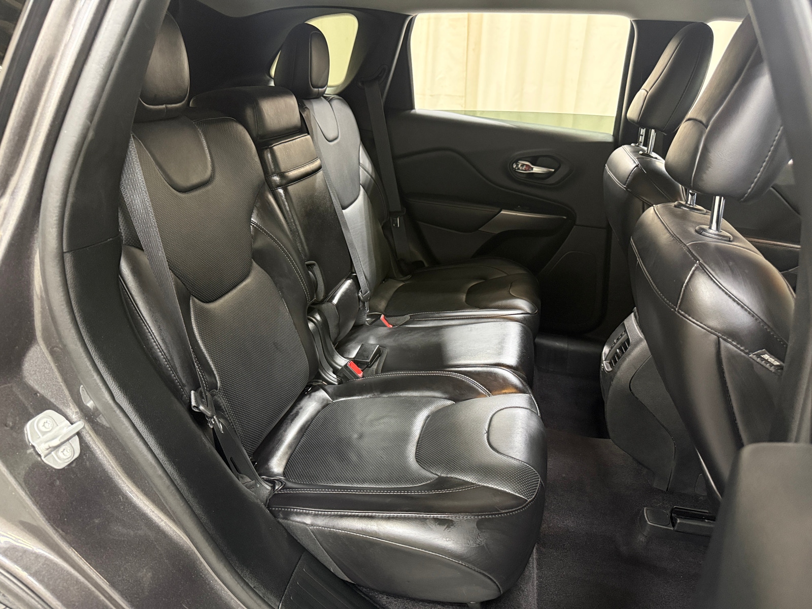Thumbnail: 2019 Jeep Cherokee - 5