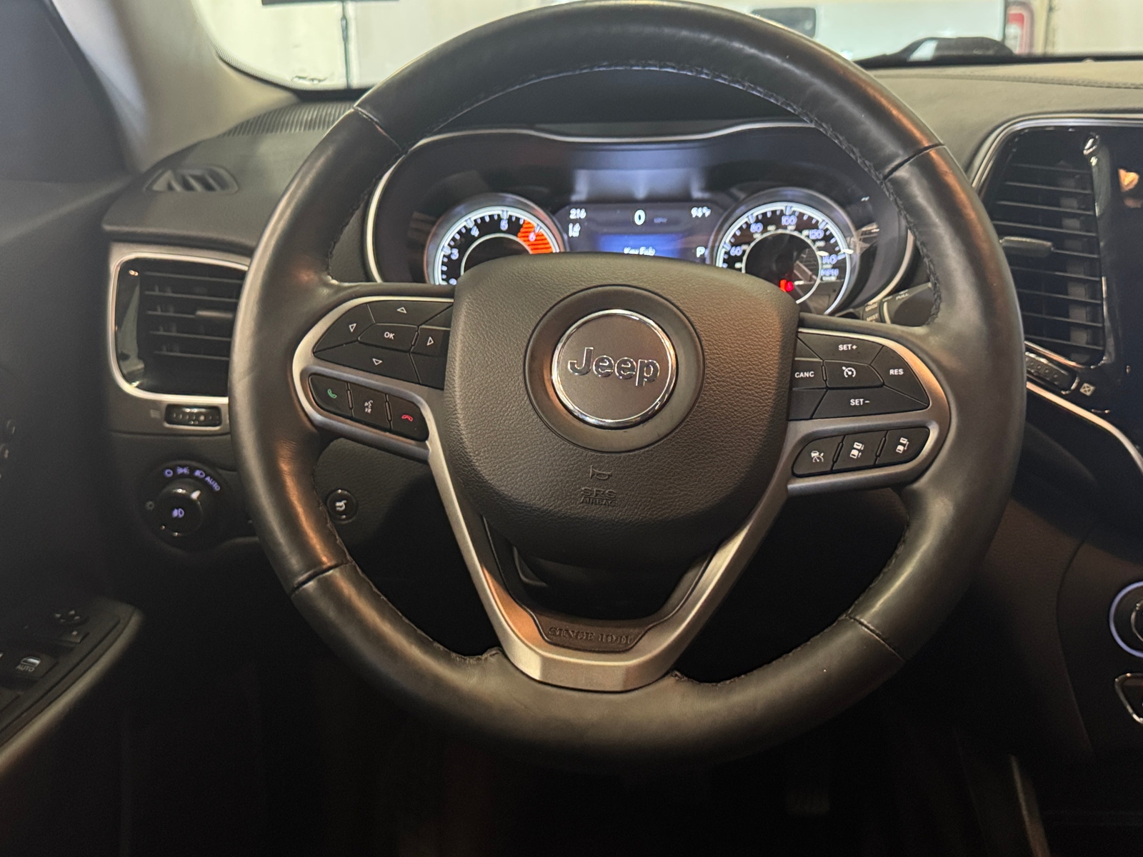 Thumbnail: 2019 Jeep Cherokee - 4