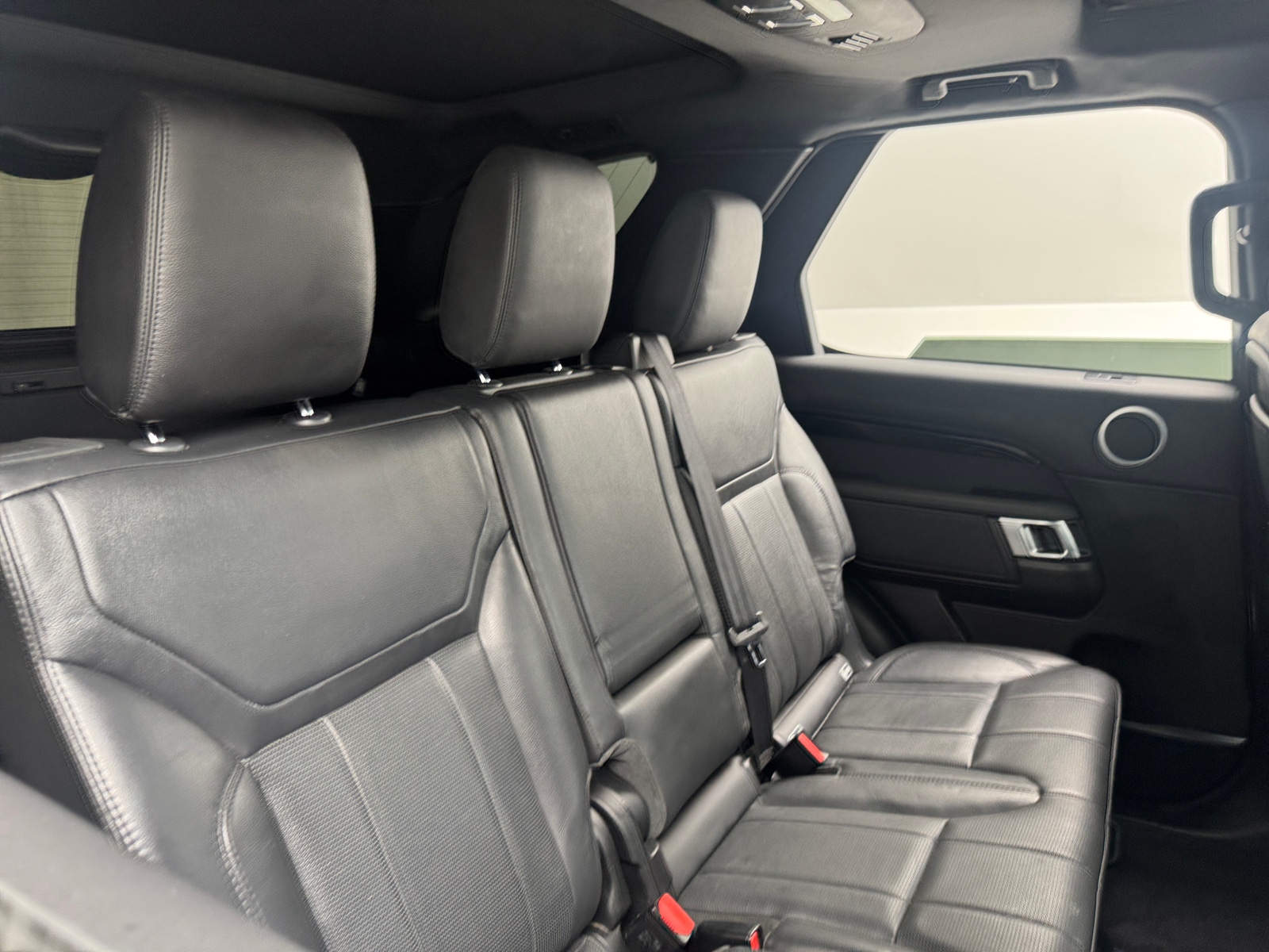 Thumbnail: 2019 Land Rover Discovery - 6