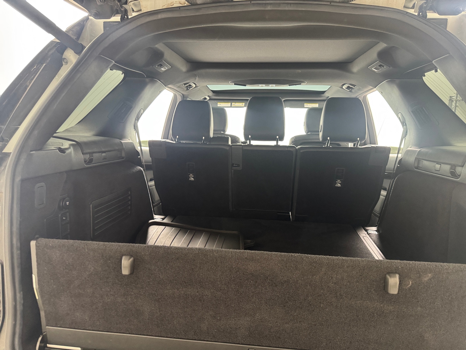 Thumbnail: 2019 Land Rover Discovery - 7