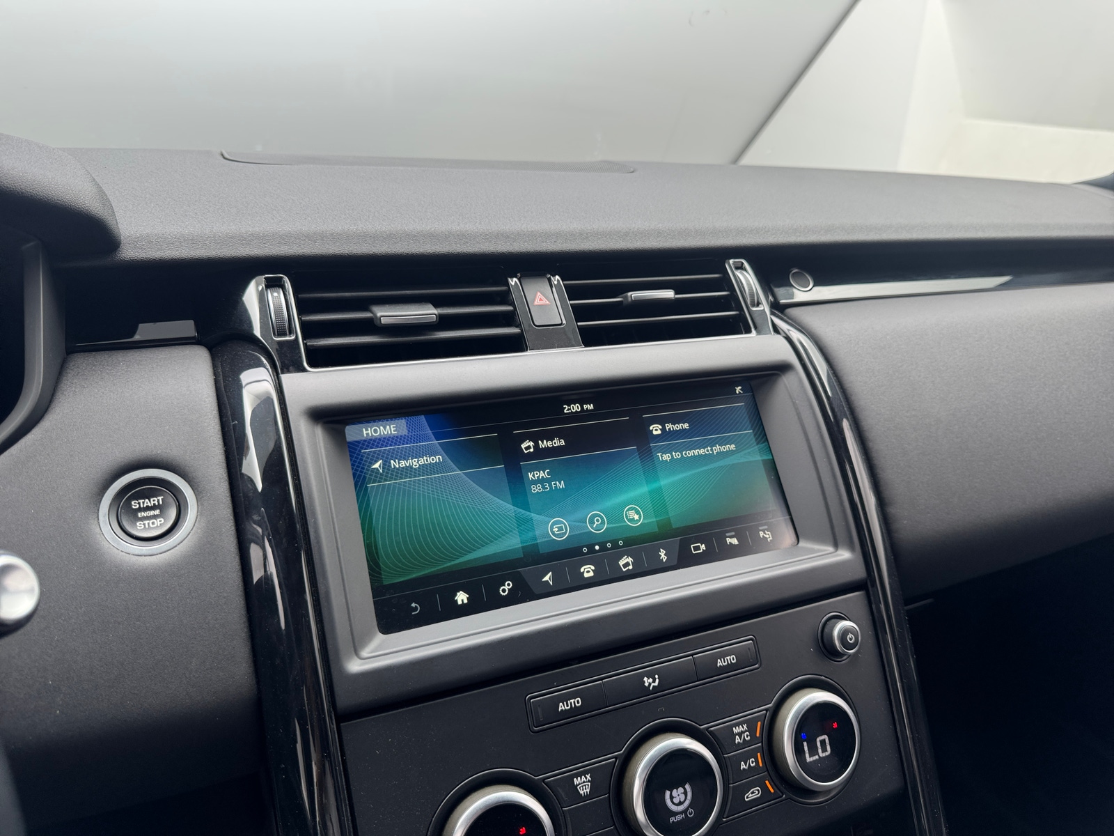 Thumbnail: 2019 Land Rover Discovery - 4