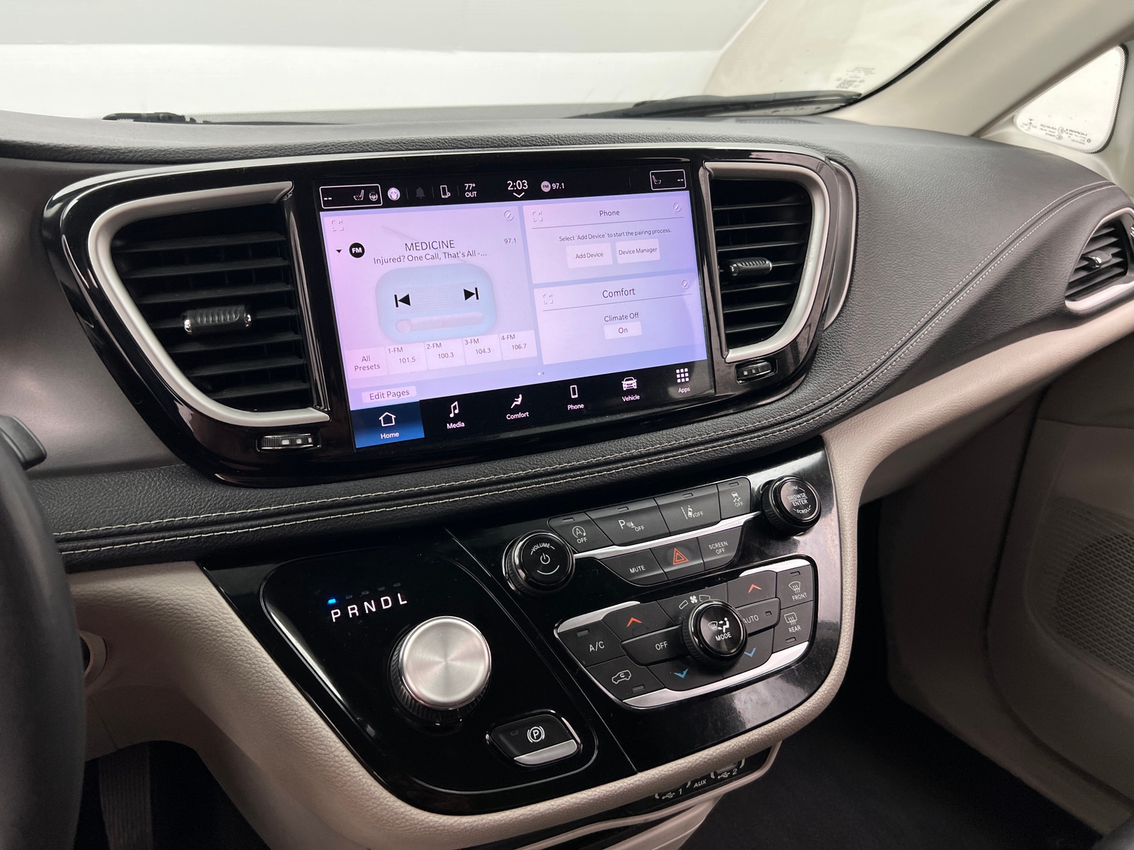 Thumbnail: 2023 Chrysler Pacifica - 3