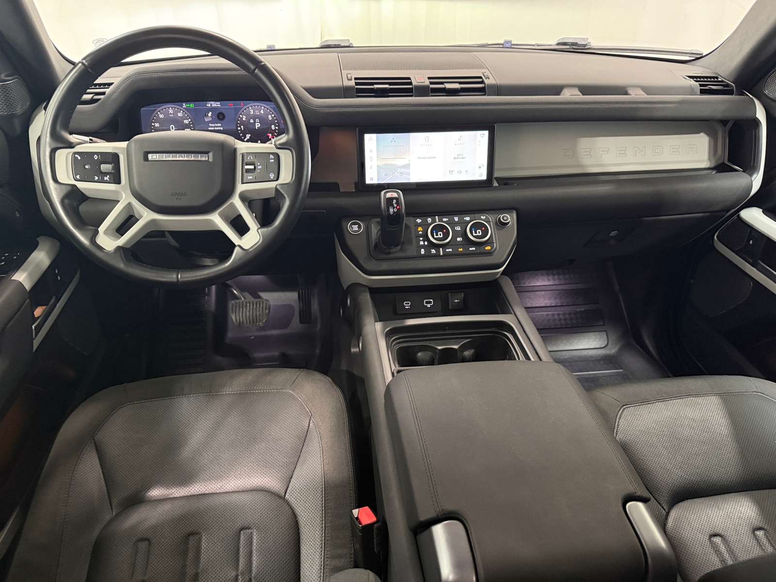 Thumbnail: 2020 Land Rover Defender - 2