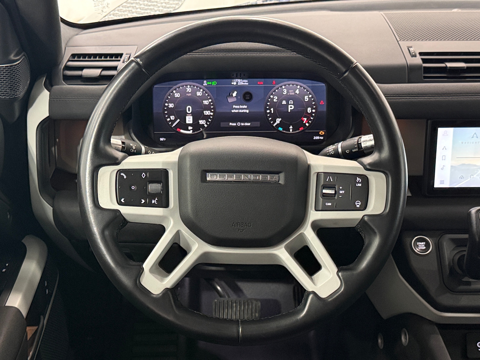 Thumbnail: 2020 Land Rover Defender - 4