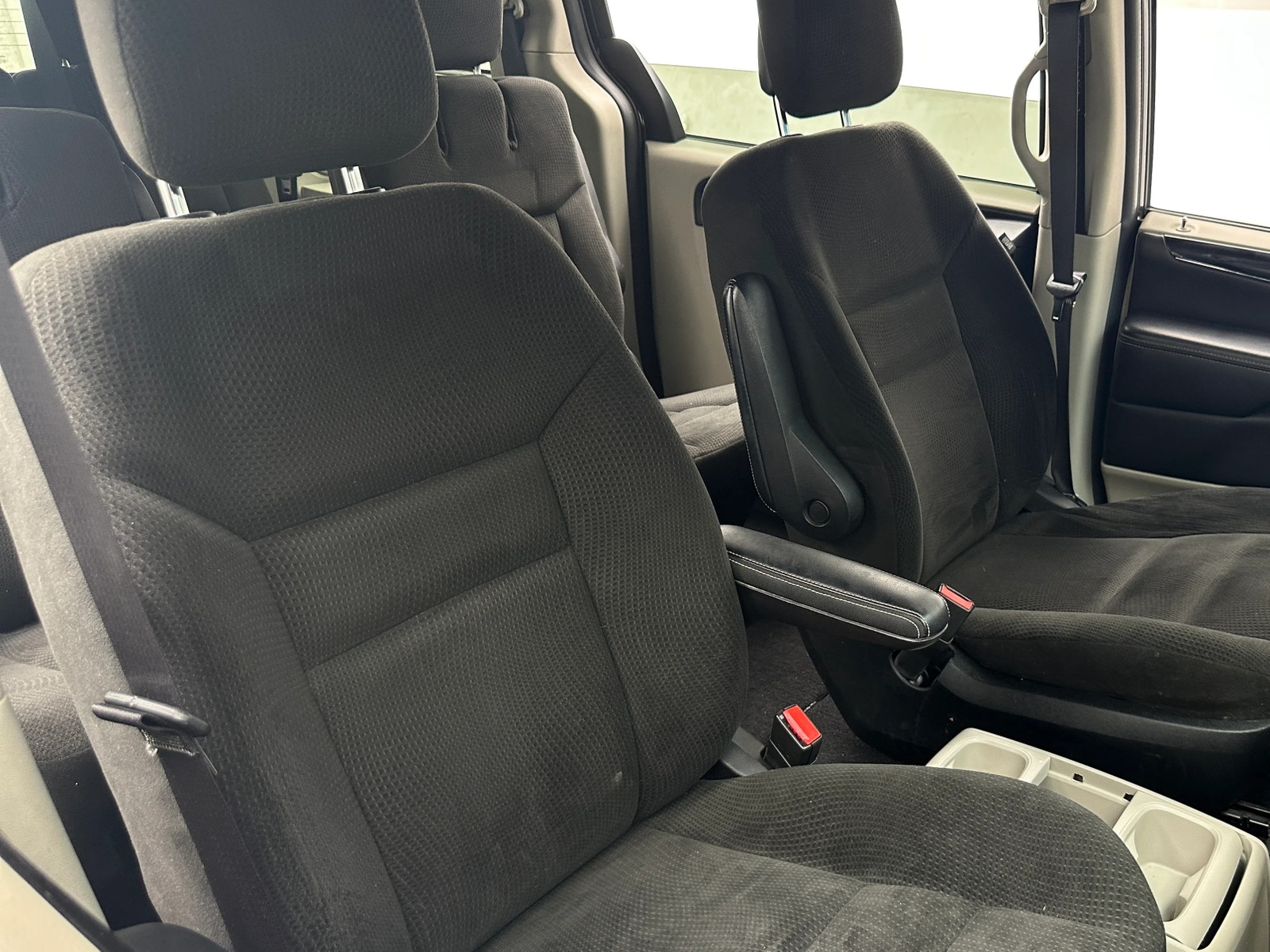 Thumbnail: 2016 Dodge Grand Caravan - 2