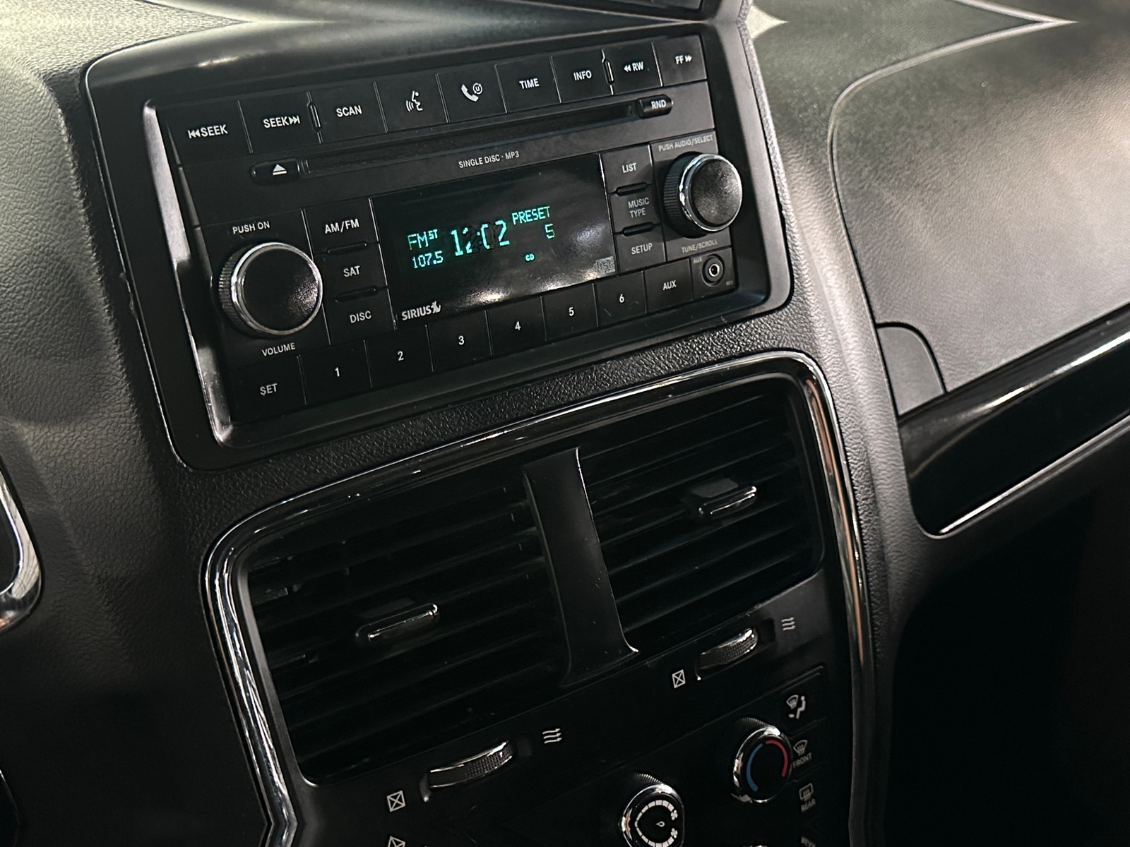 Thumbnail: 2016 Dodge Grand Caravan - 4