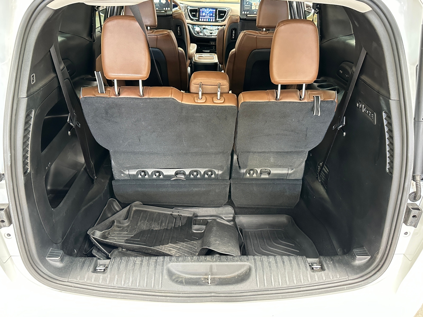 Thumbnail: 2018 Chrysler Pacifica - 6
