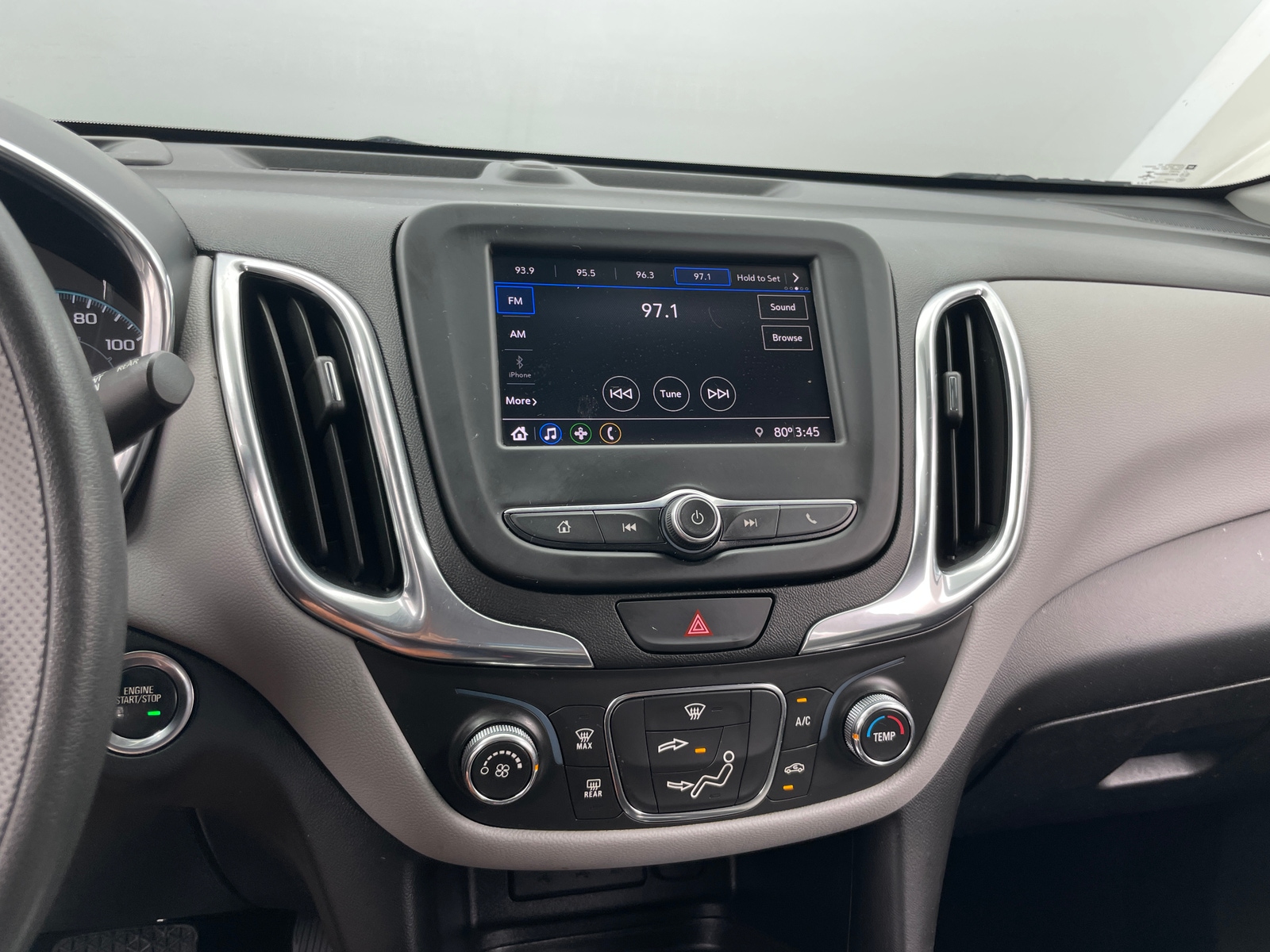 Thumbnail: 2021 Chevrolet Equinox - 4