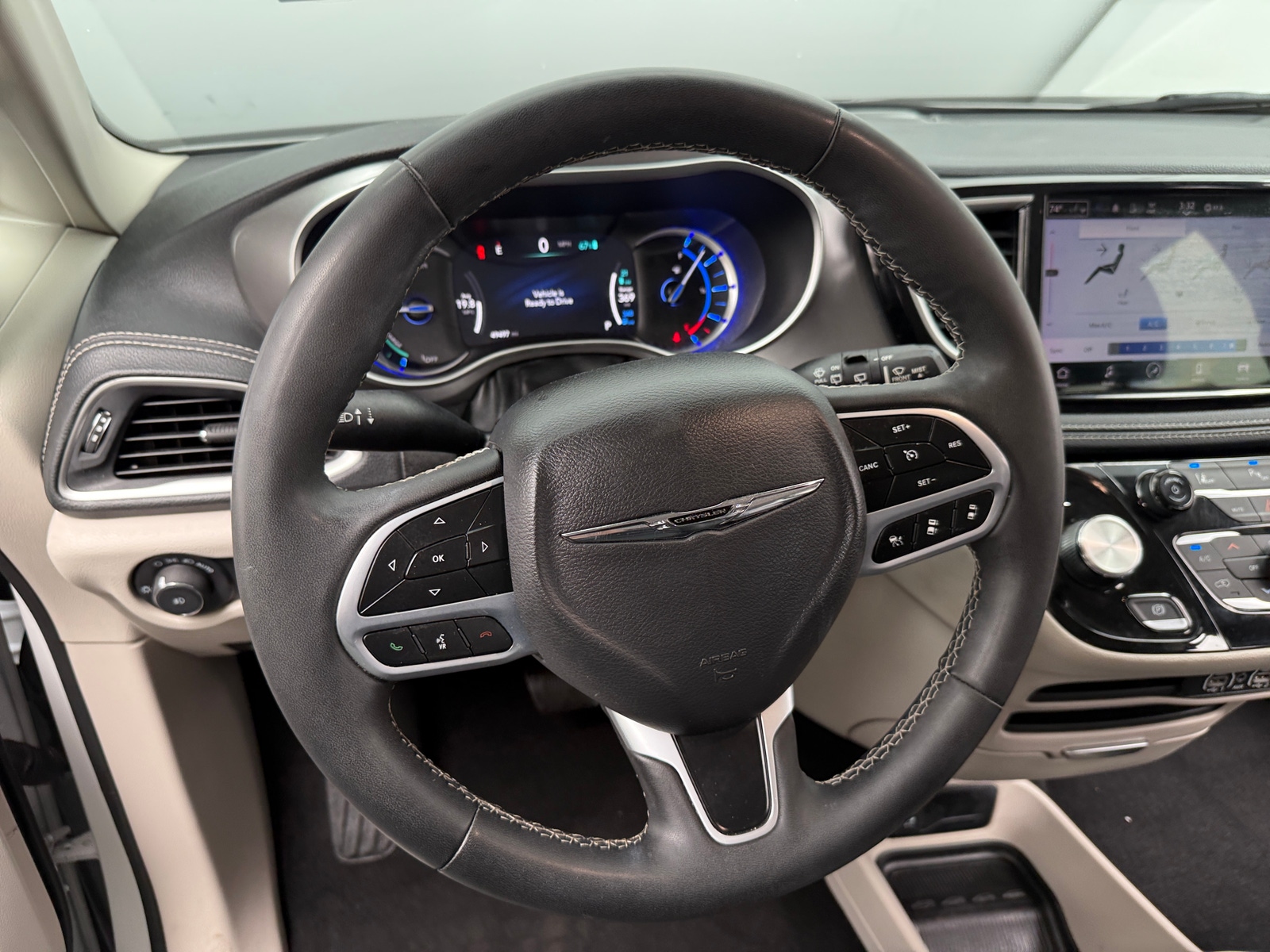 Thumbnail: 2023 Chrysler Pacifica - 4