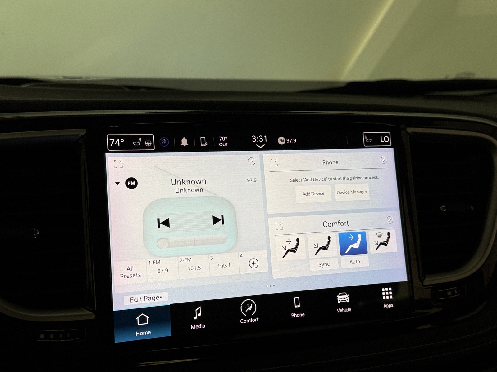 Thumbnail: 2023 Chrysler Pacifica - 3