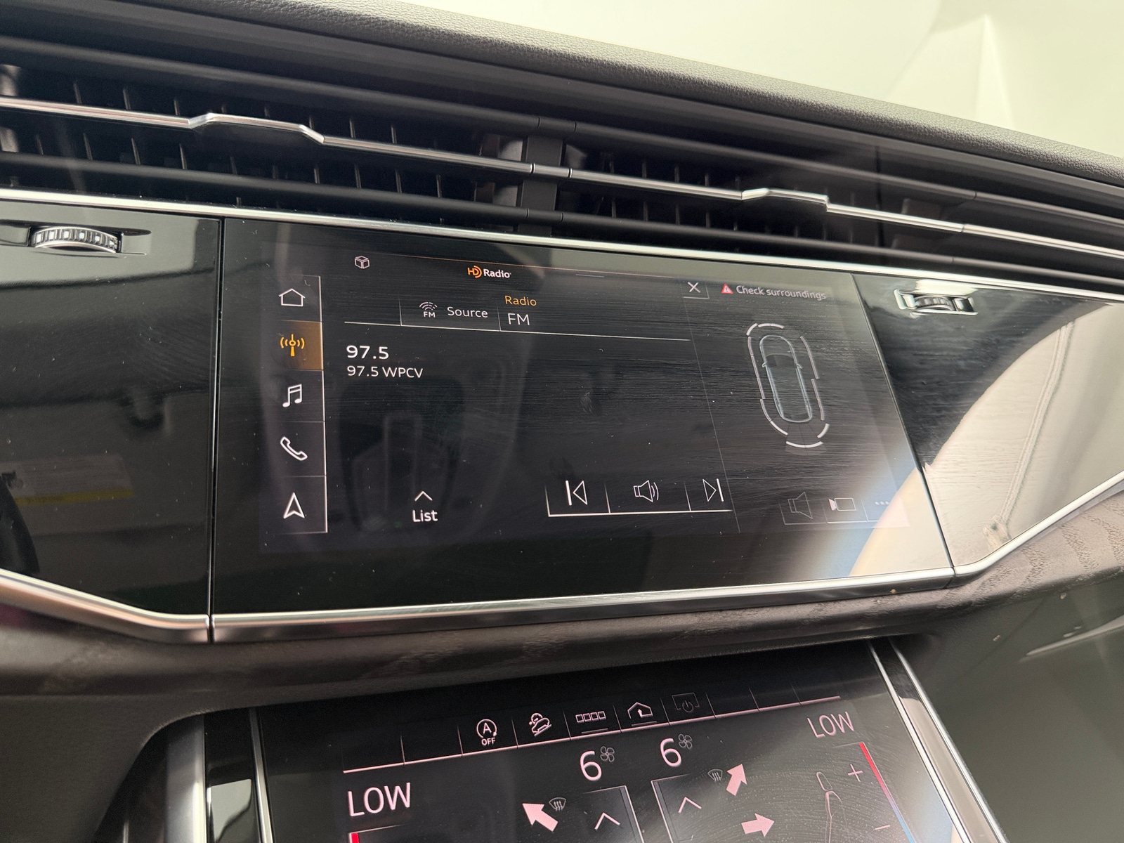 Thumbnail: 2021 Audi Q8 - 3