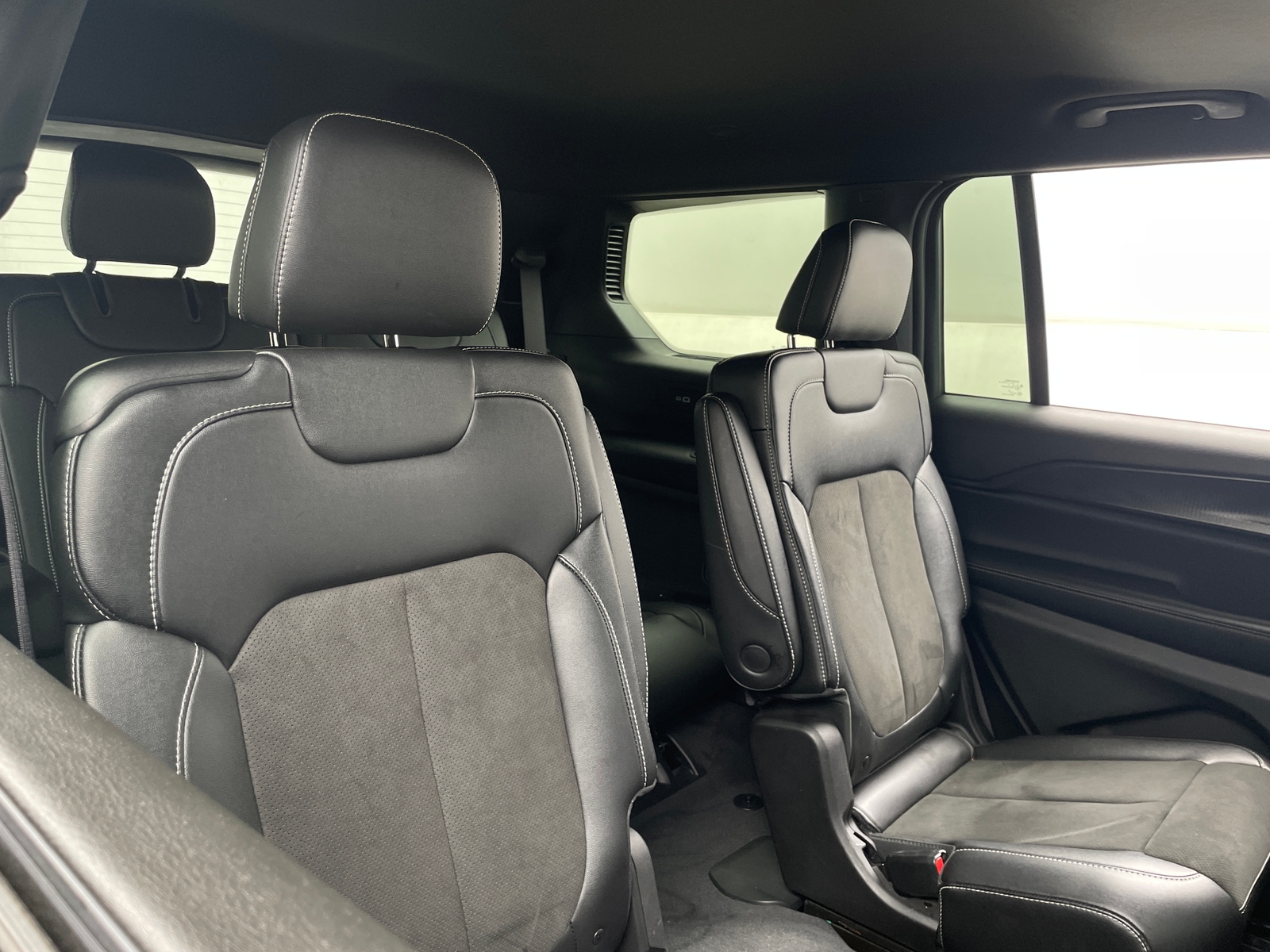 Thumbnail: 2023 Jeep Grand Cherokee L - 5