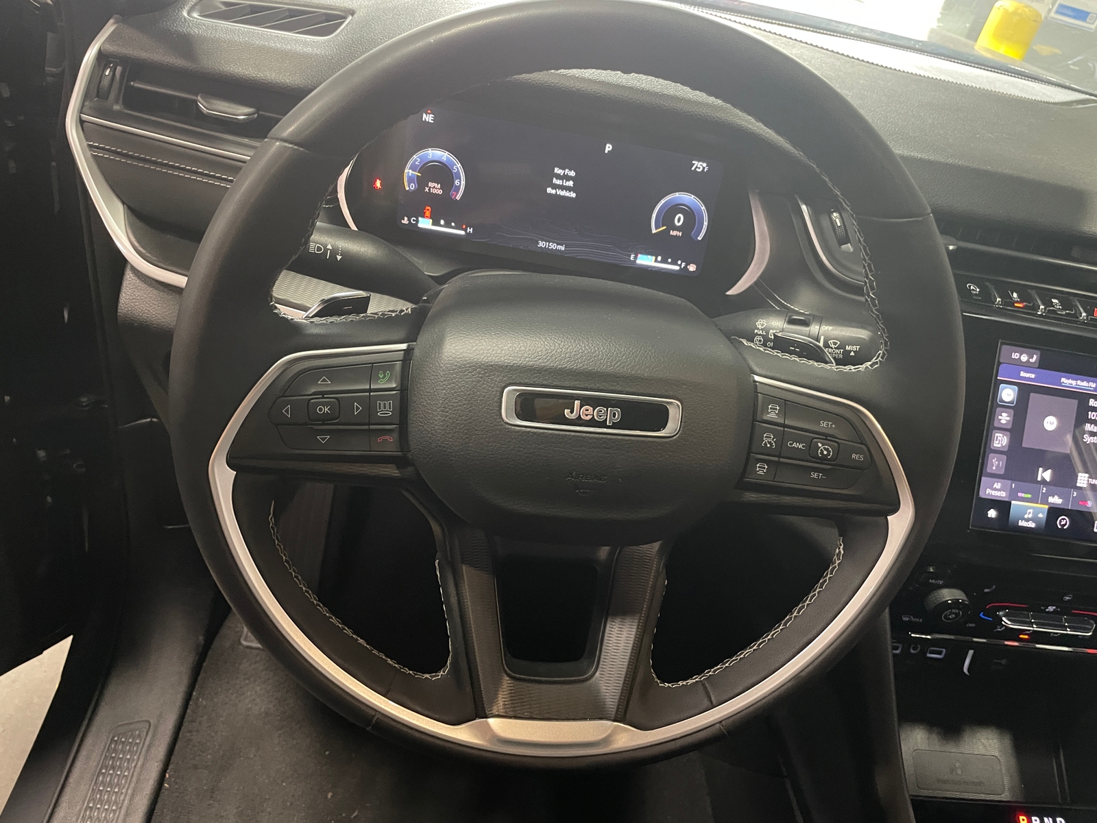 Thumbnail: 2023 Jeep Grand Cherokee L - 4
