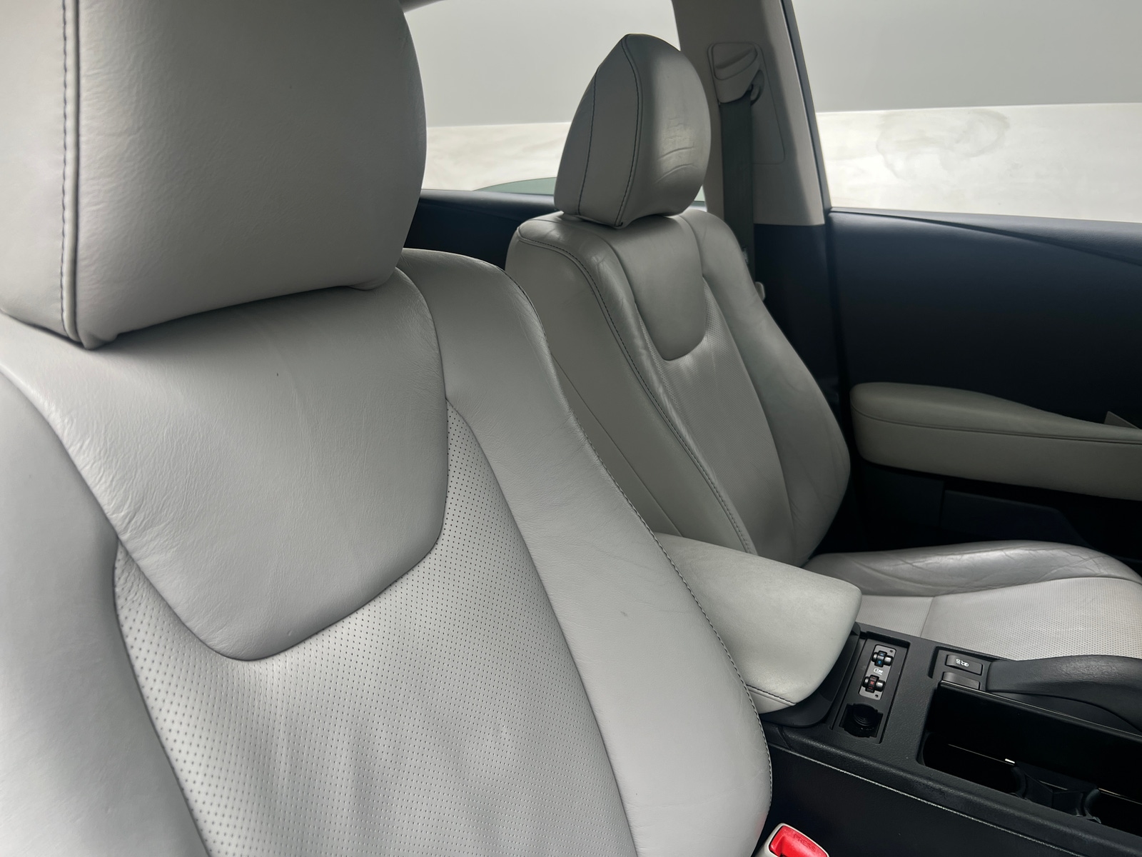 Thumbnail: 2013 Lexus RX - 2