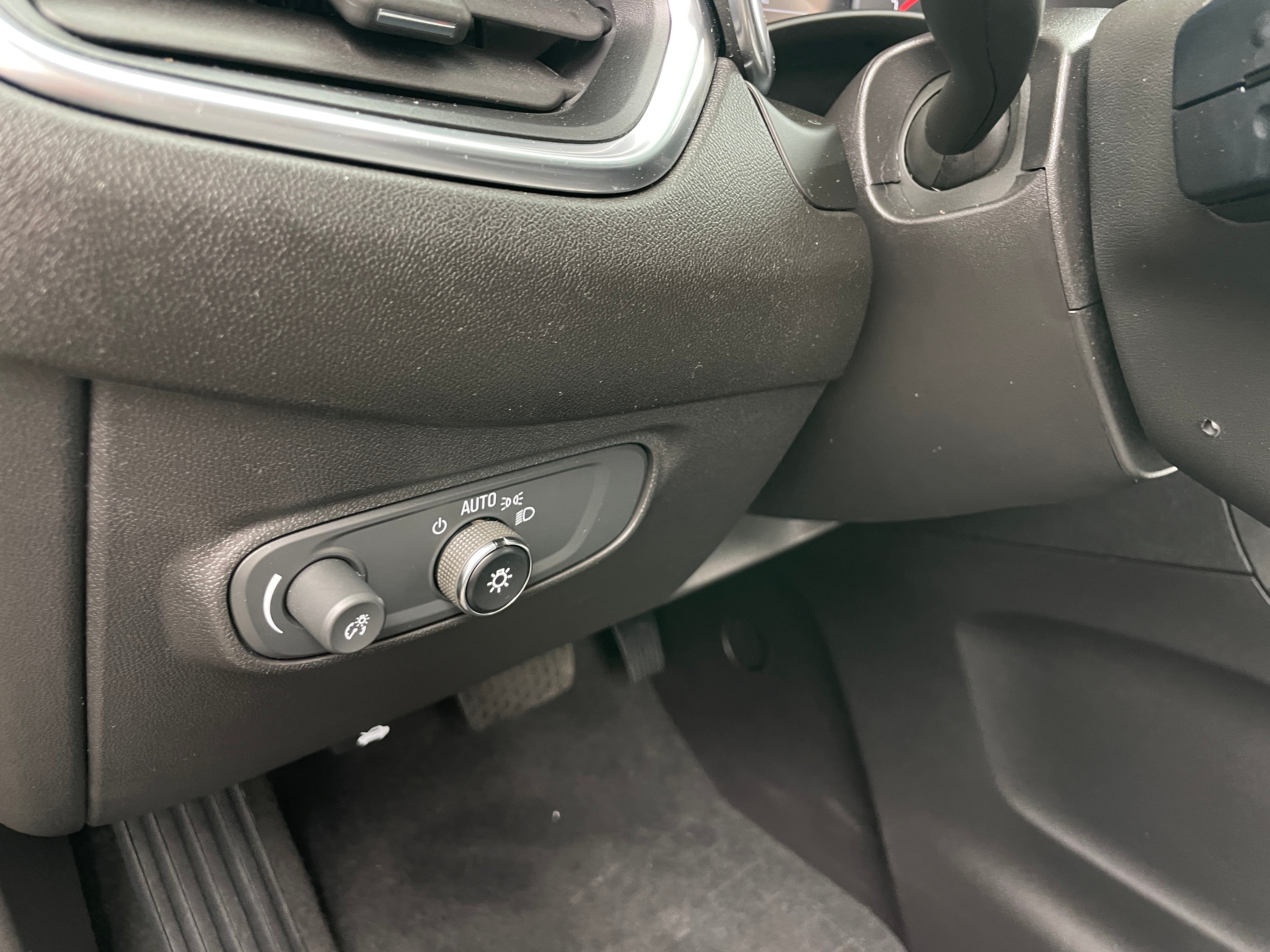 2024 Chevrolet Equinox LS - Photo 2