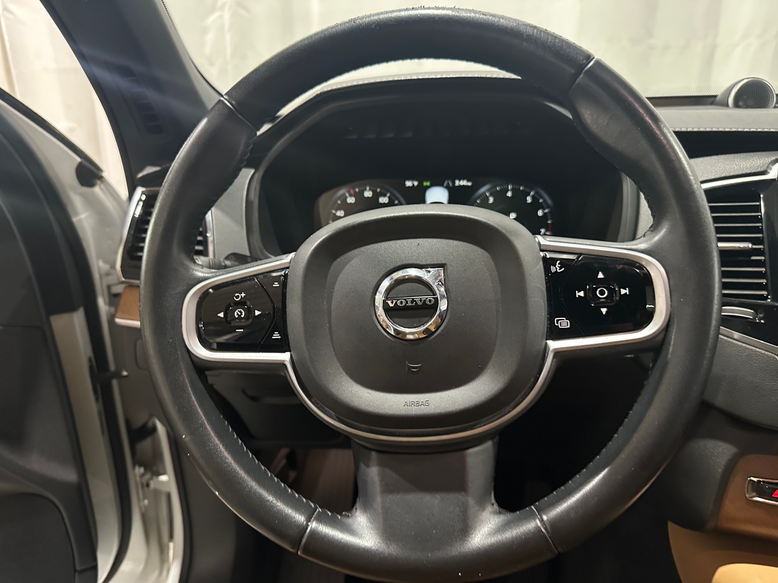 Thumbnail: 2019 Volvo XC90 - 5