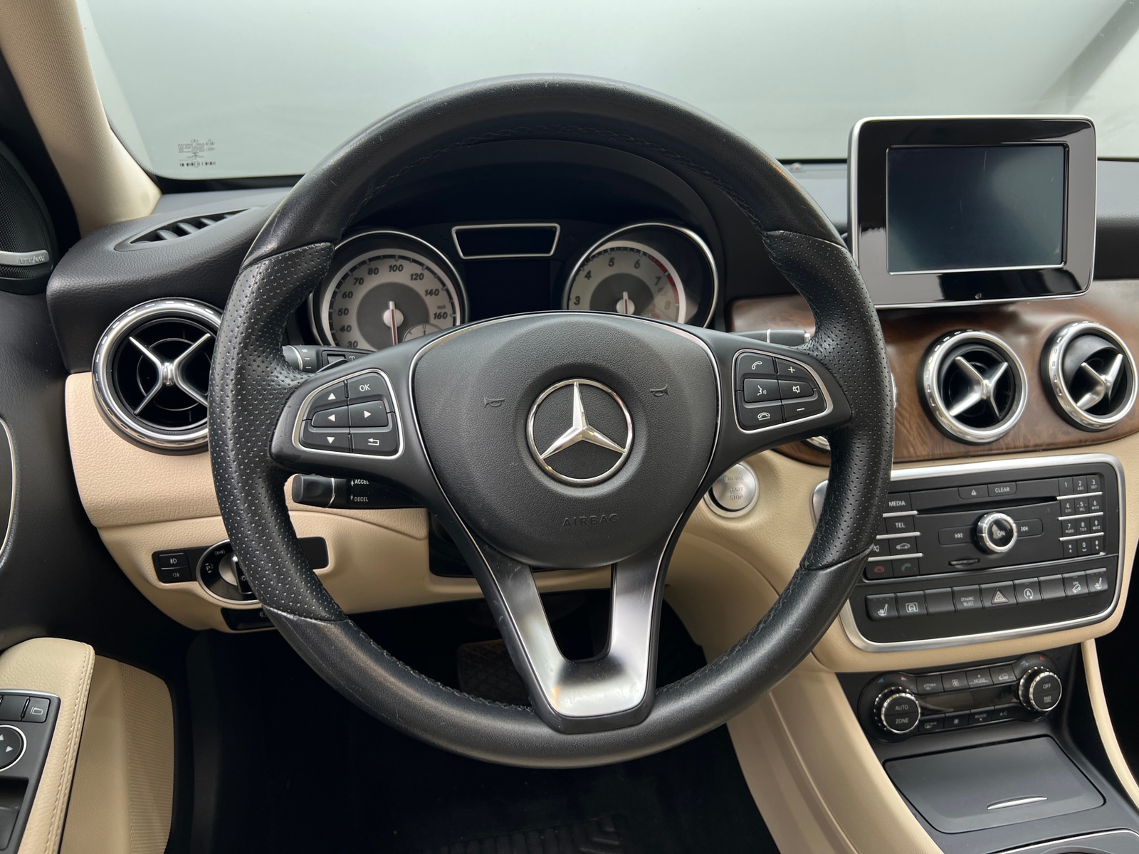 Thumbnail: 2017 Mercedes-Benz GLA - 4