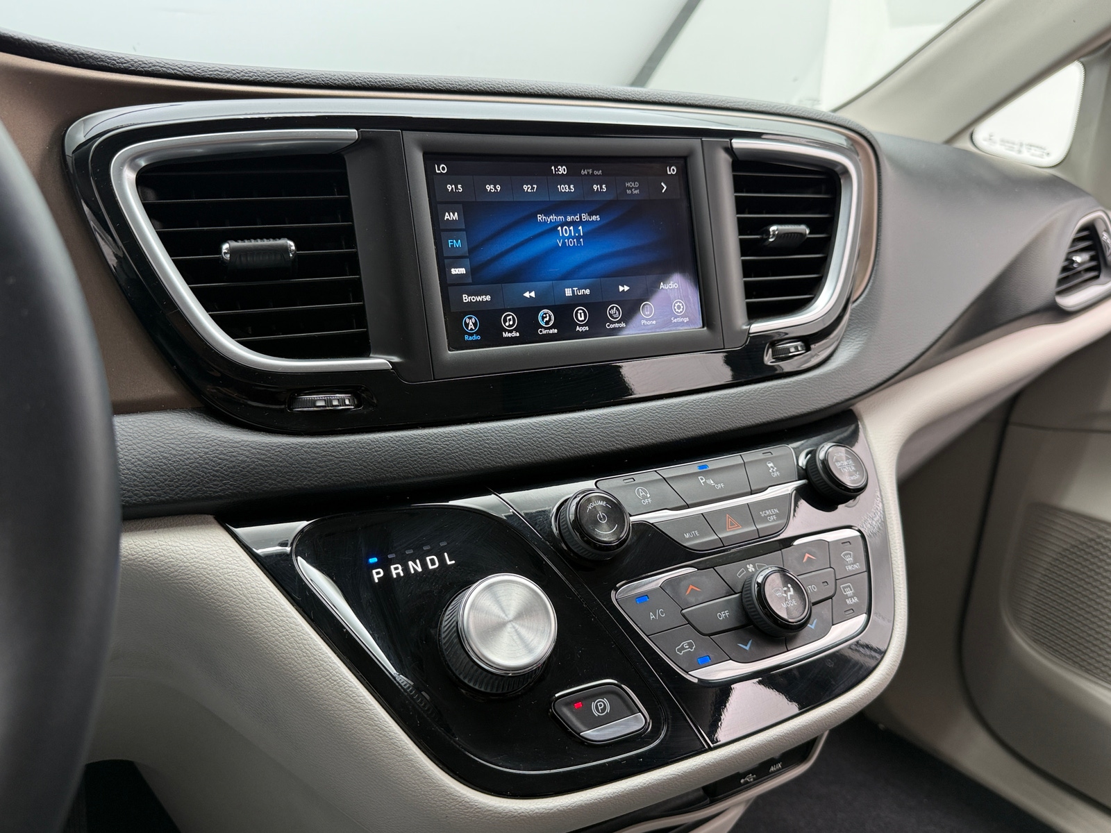 Thumbnail: 2018 Chrysler Pacifica - 3