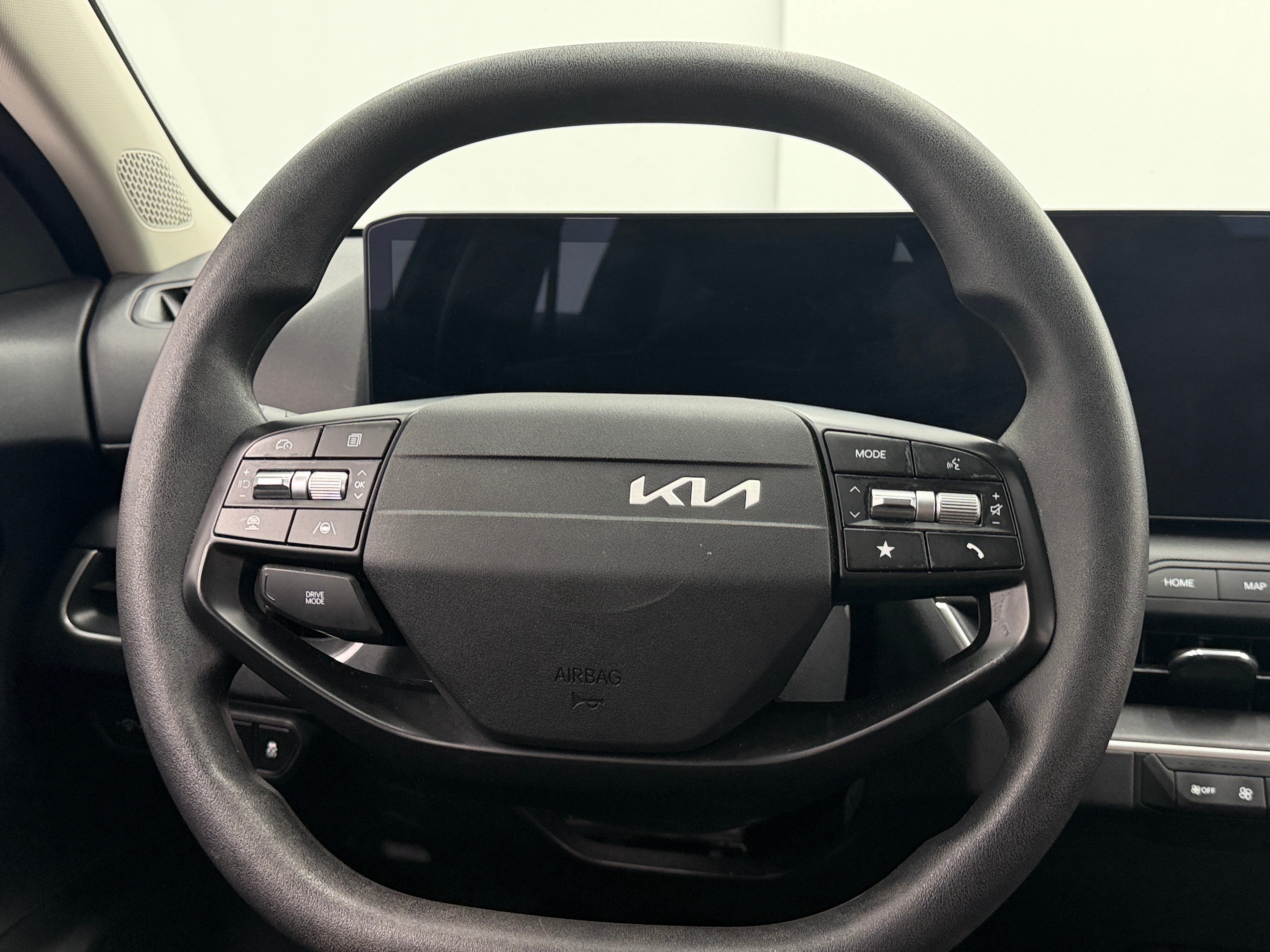 2025 Kia K4 LXS - Photo 12
