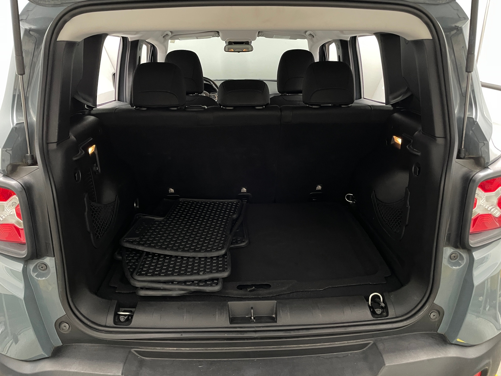 Thumbnail: 2017 Jeep Renegade - 7