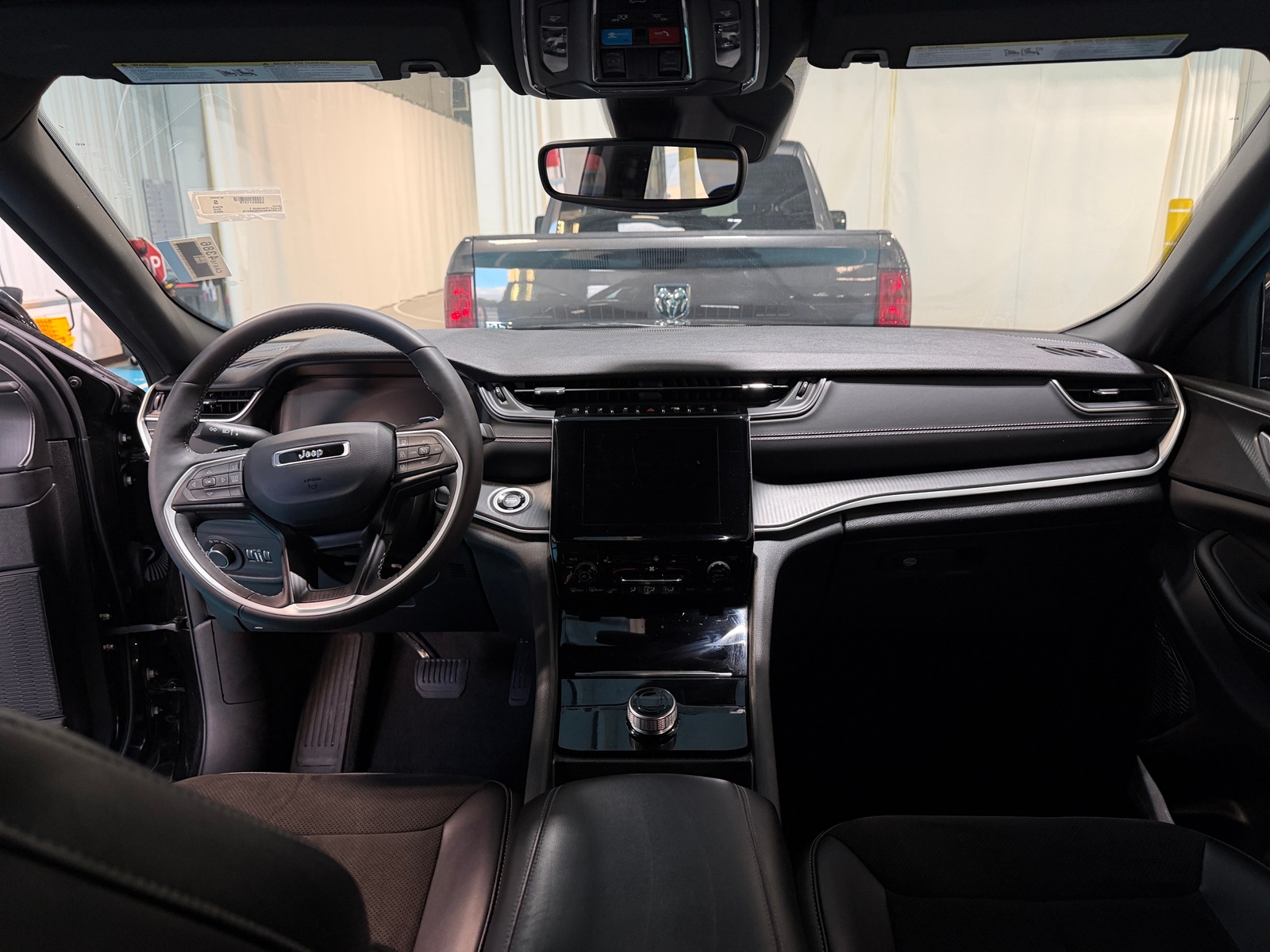 Thumbnail: 2023 Jeep Grand Cherokee L - 2