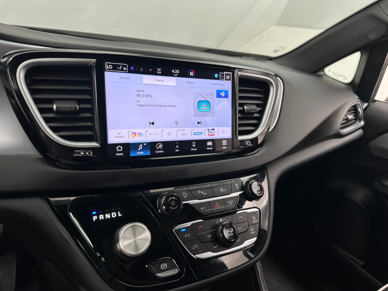 Thumbnail: 2026 Chrysler Pacifica - 3