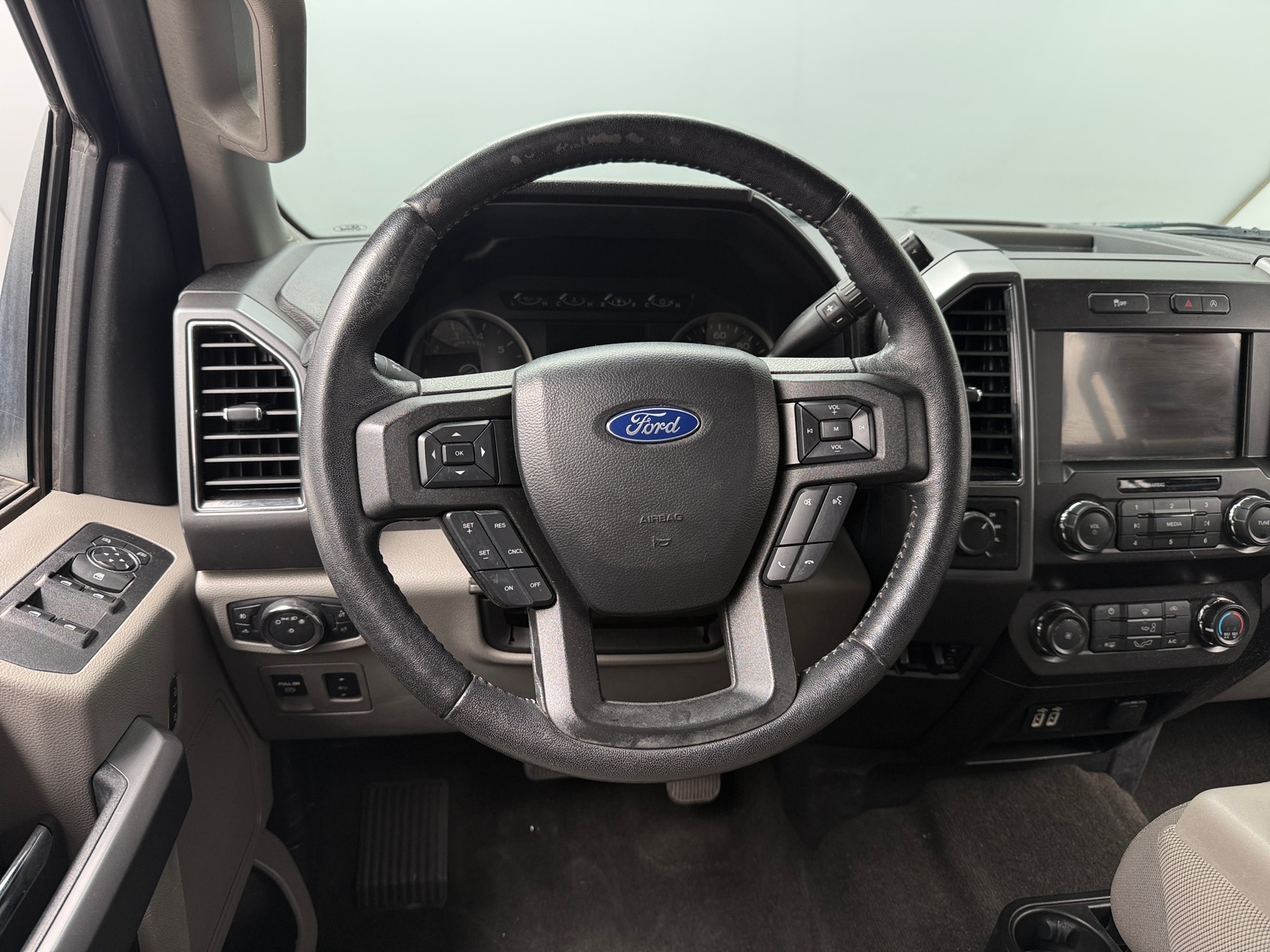 Thumbnail: 2019 Ford Econoline - 5