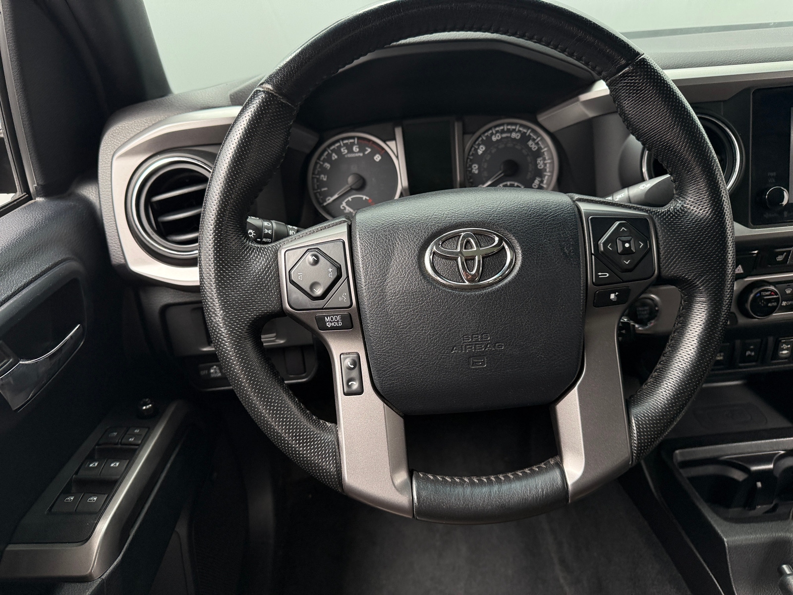 Thumbnail: 2016 Toyota Tacoma - 5