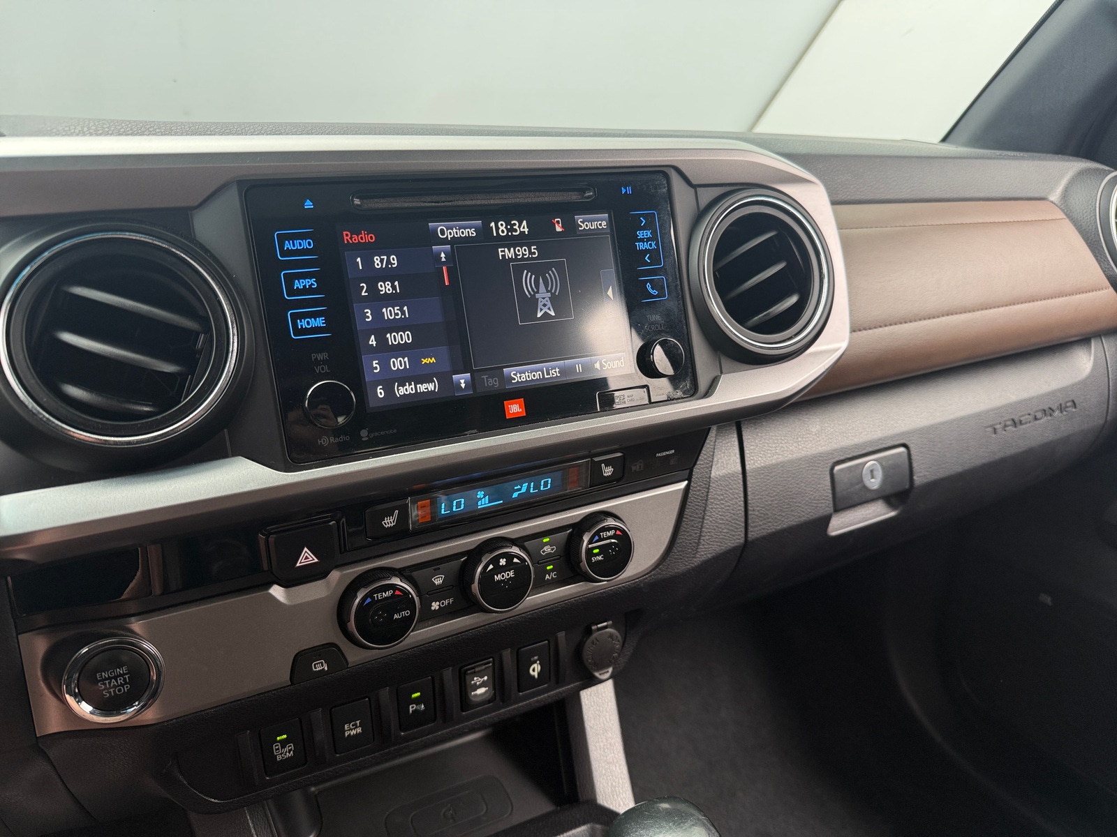 Thumbnail: 2016 Toyota Tacoma - 4
