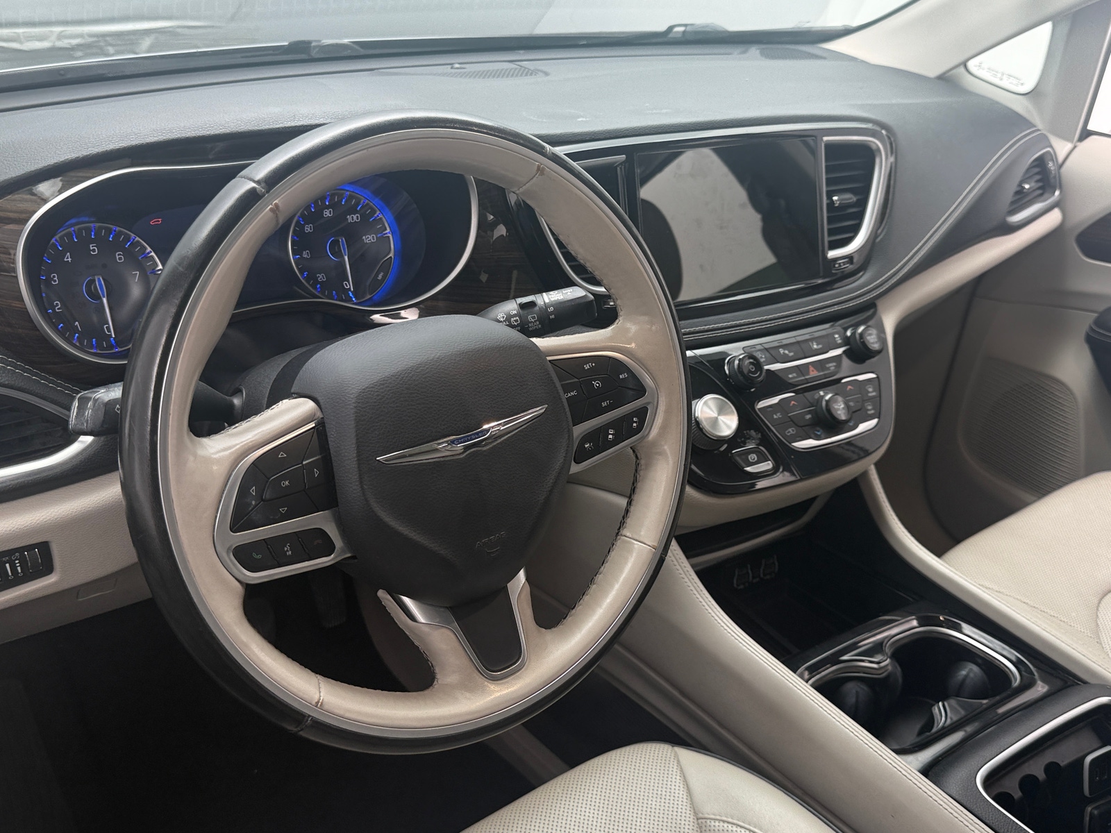 Thumbnail: 2021 Chrysler Pacifica - 4