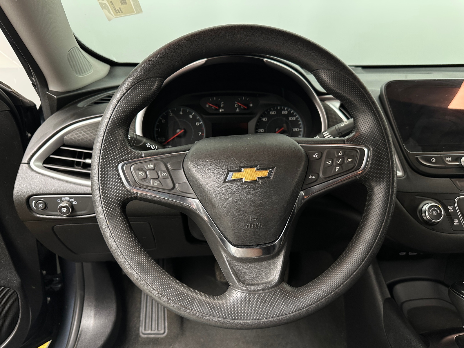 Thumbnail: 2020 Chevrolet Malibu - 5