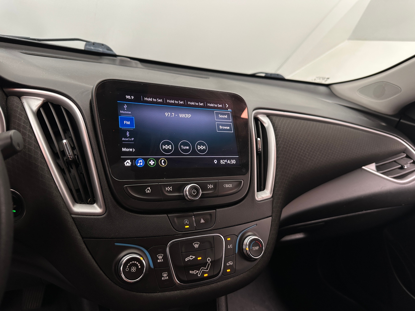 Thumbnail: 2020 Chevrolet Malibu - 4