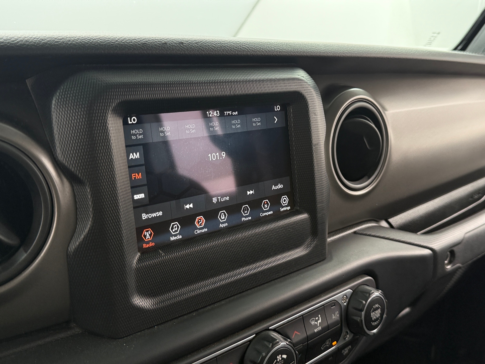 Thumbnail: 2022 Jeep Gladiator - 4