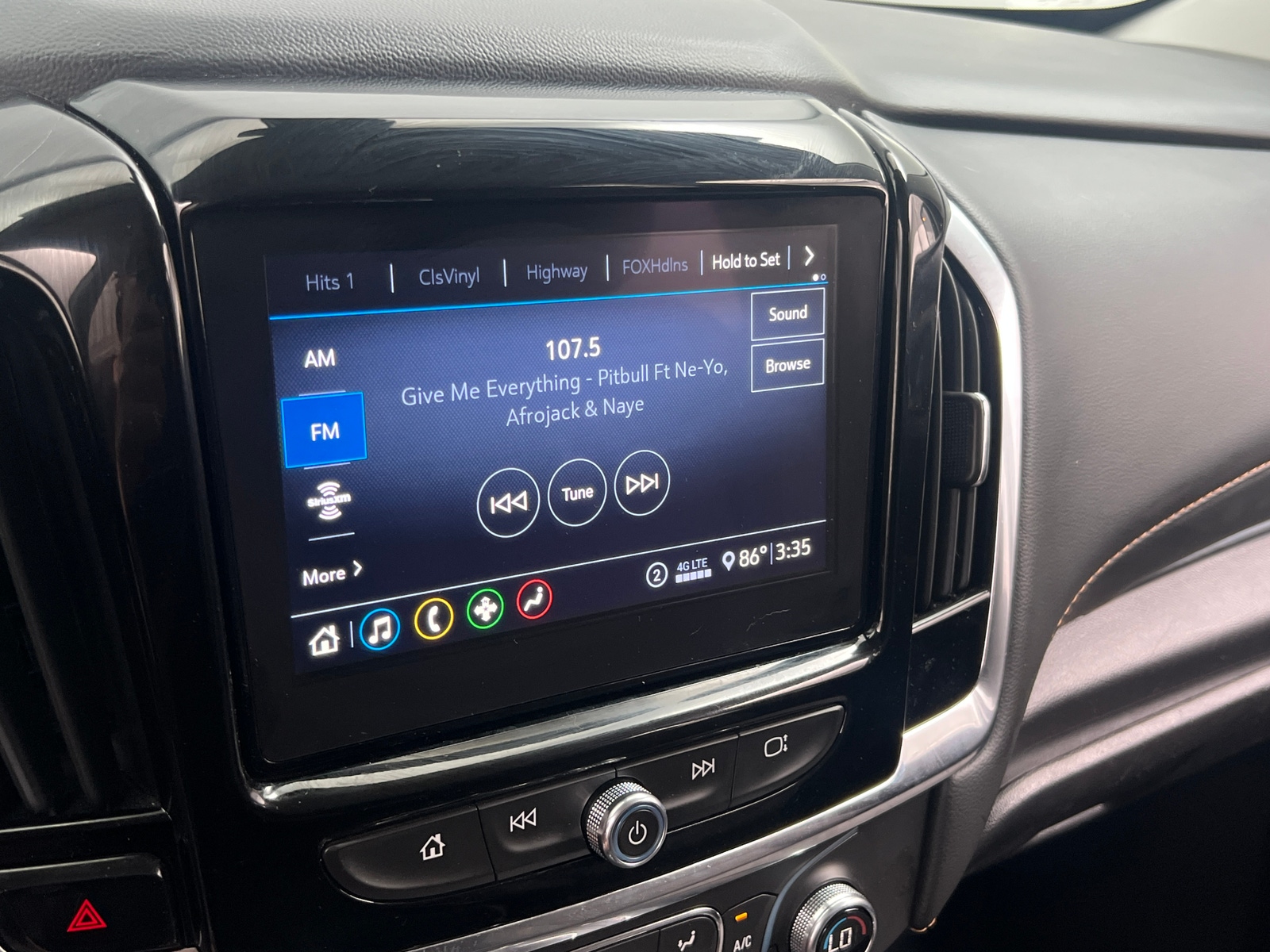Thumbnail: 2021 Chevrolet Traverse - 4