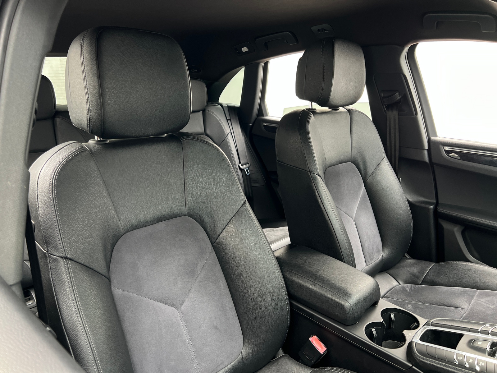 Thumbnail: 2018 Porsche Macan - 2