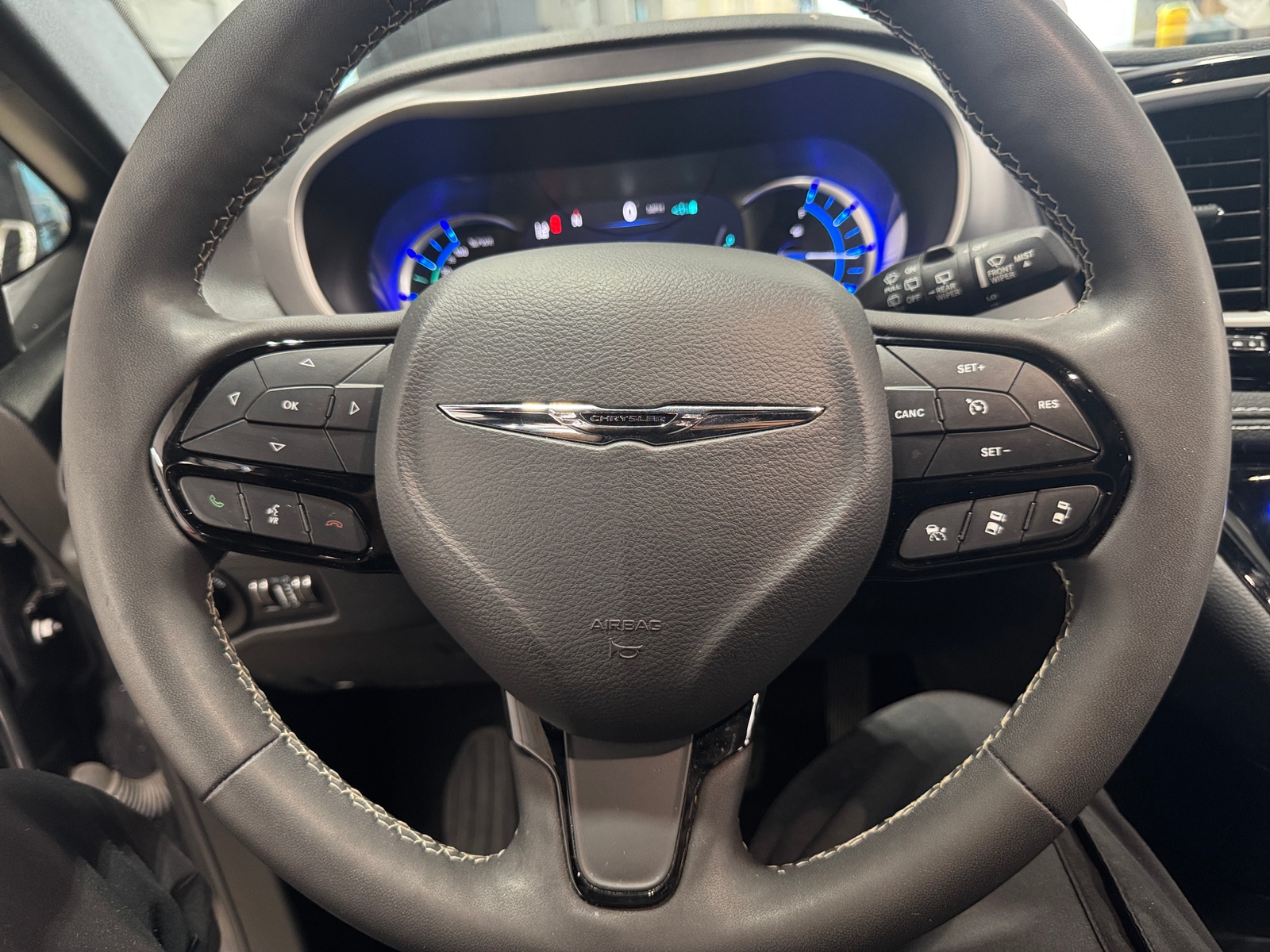 Thumbnail: 2022 Chrysler Pacifica - 4