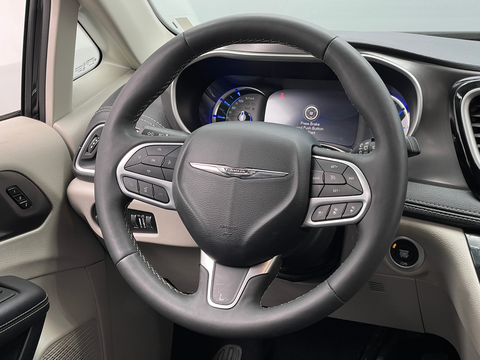 Thumbnail: 2024 Chrysler Pacifica - 4