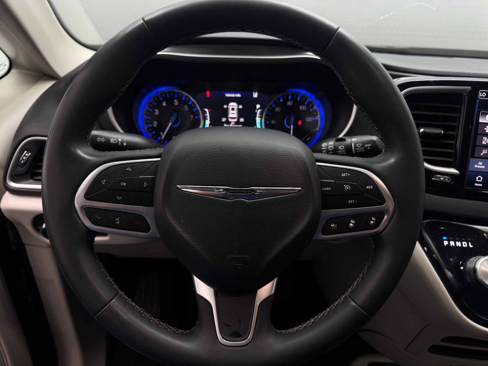 Thumbnail: 2023 Chrysler Pacifica - 4