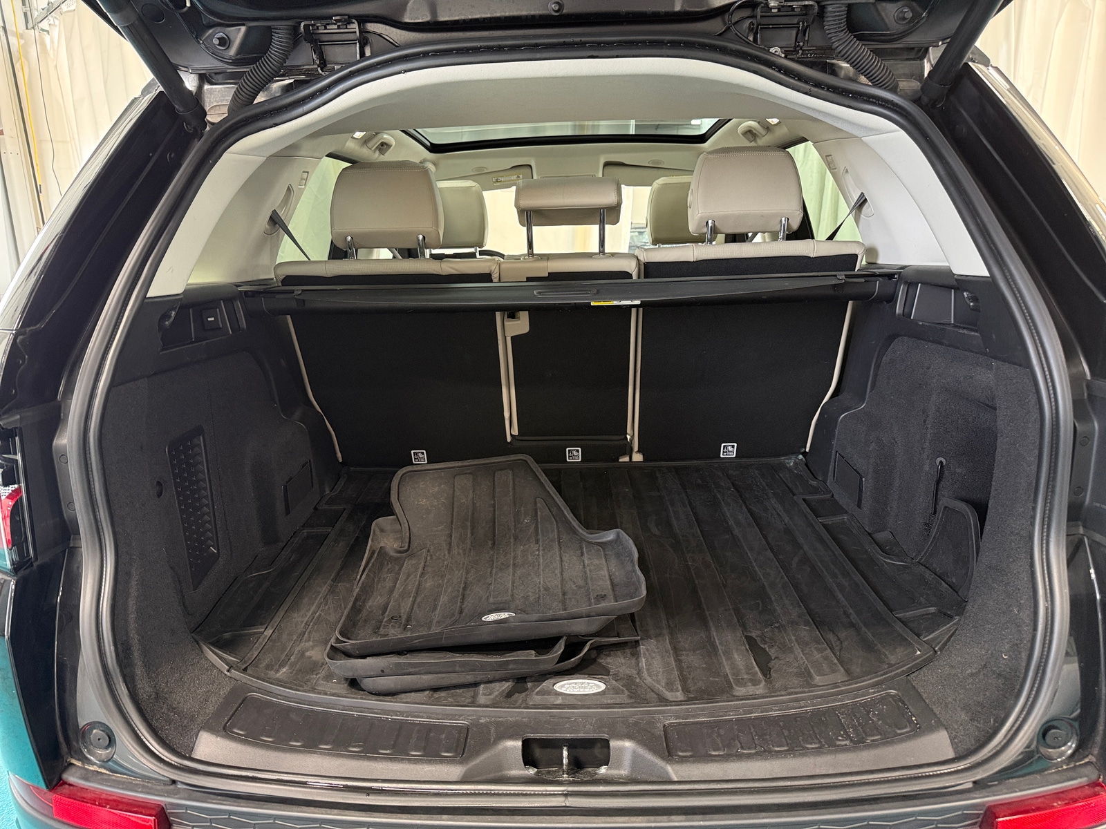 Thumbnail: 2021 Land Rover Discovery Sport - 7