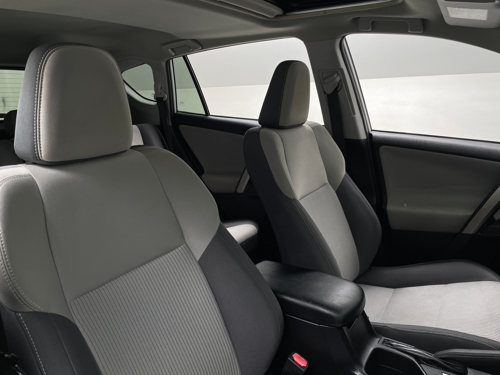 Thumbnail: 2015 Toyota RAV4 - 2