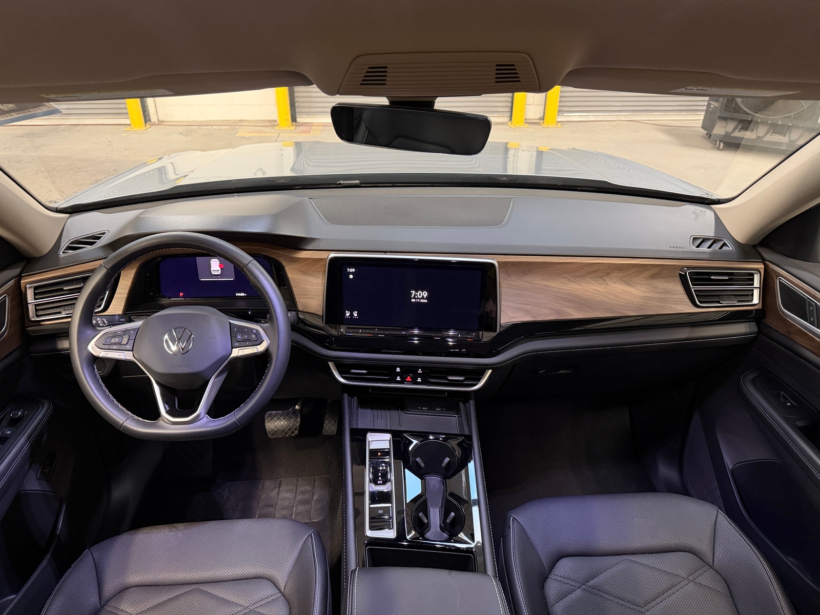 Thumbnail: 2026 Volkswagen Atlas - 3