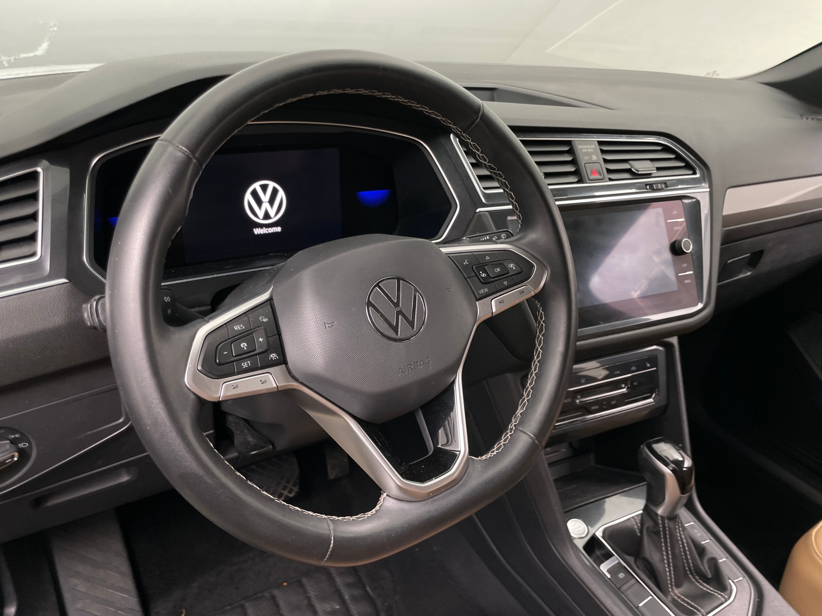 Thumbnail: 2022 Volkswagen Tiguan - 4