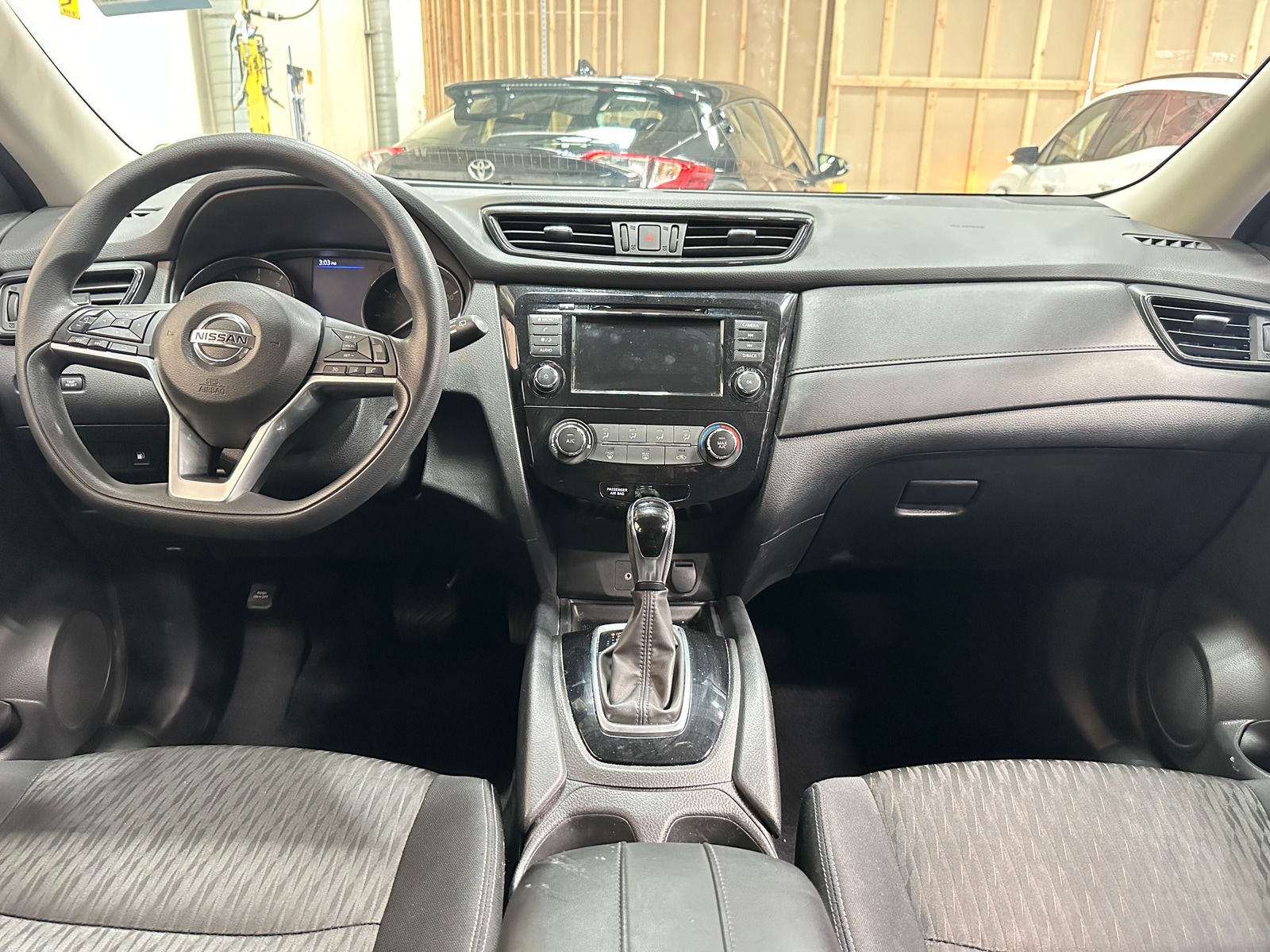 Thumbnail: 2018 Nissan Rogue - 3